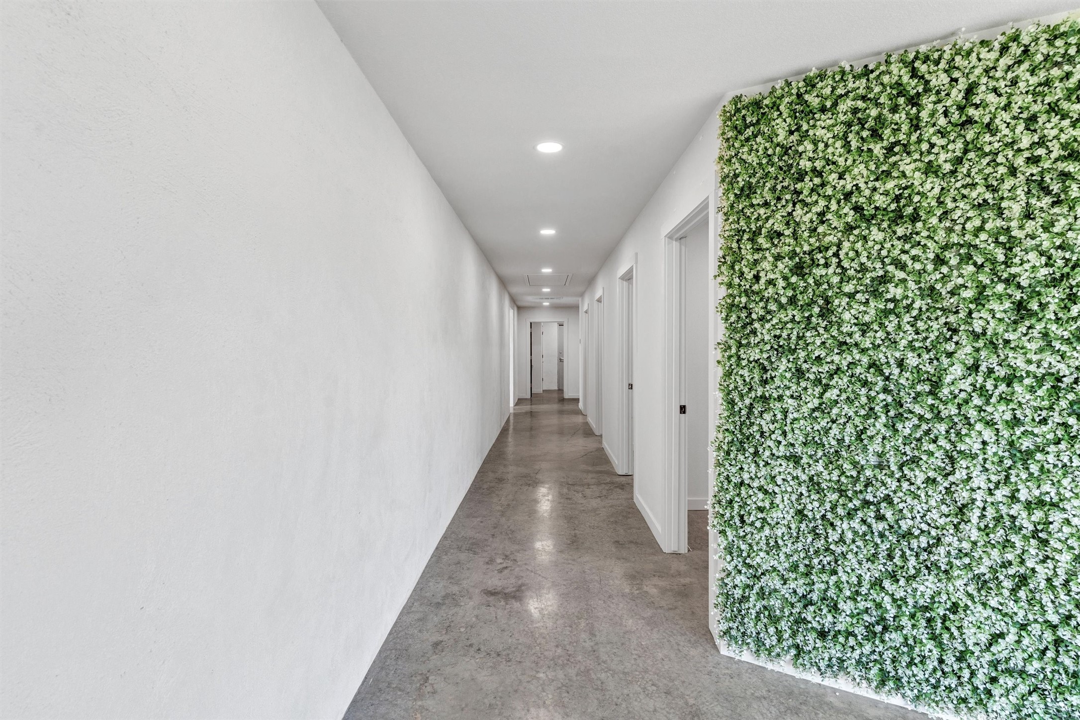 1555 Woodmere Trail 102