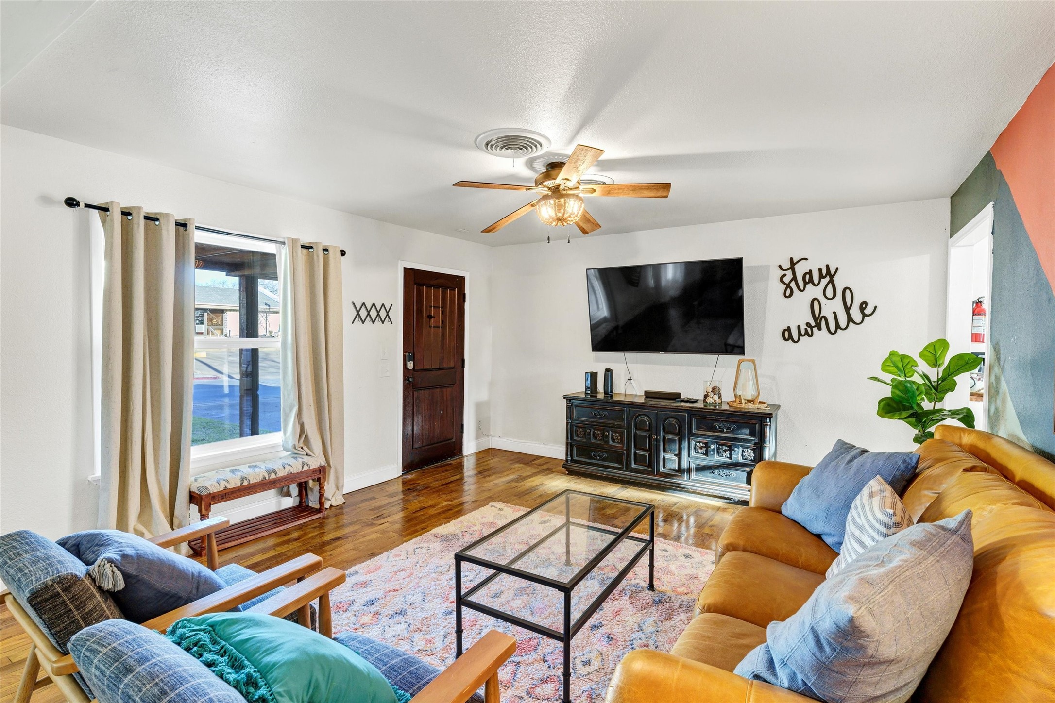 212 N Crockett Street