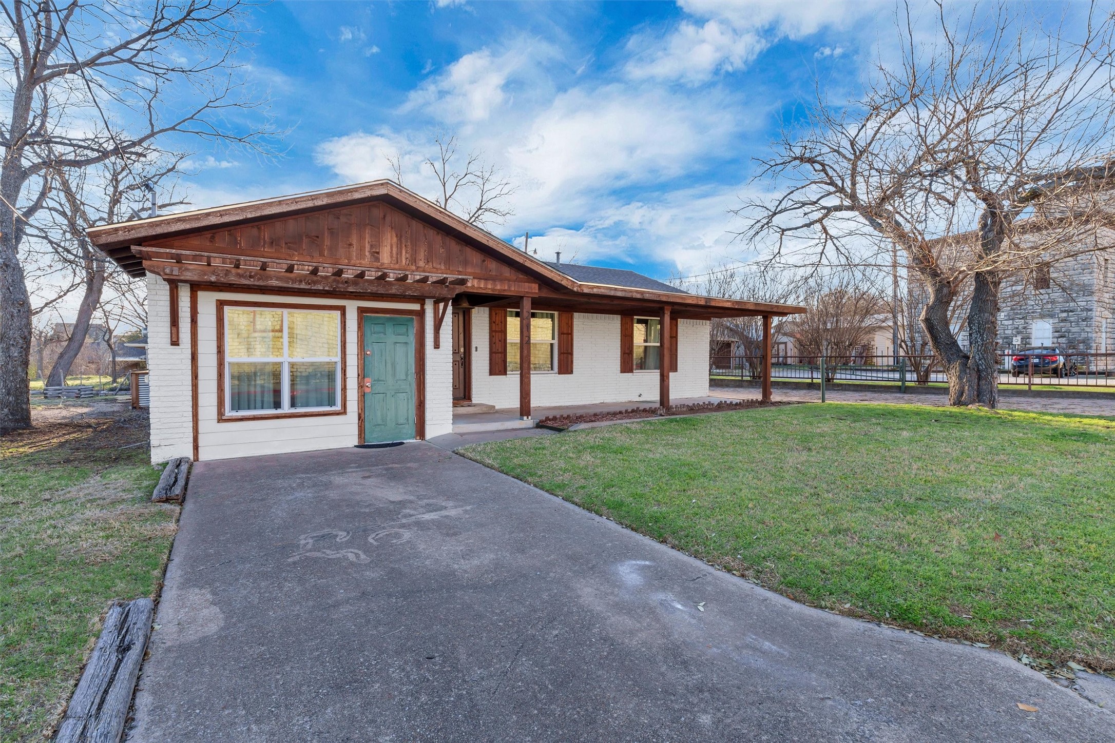 212 N Crockett Street