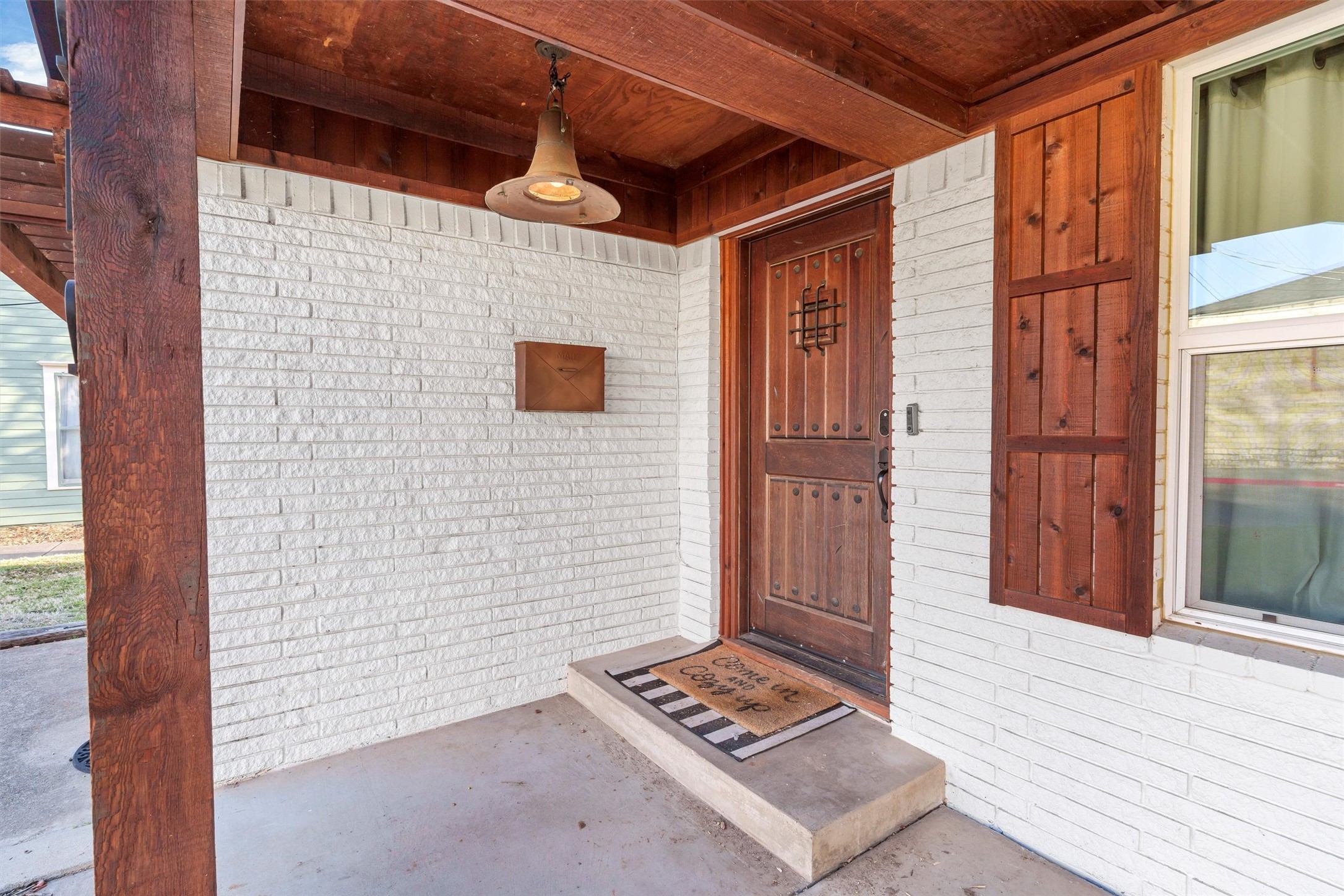 212 N Crockett Street