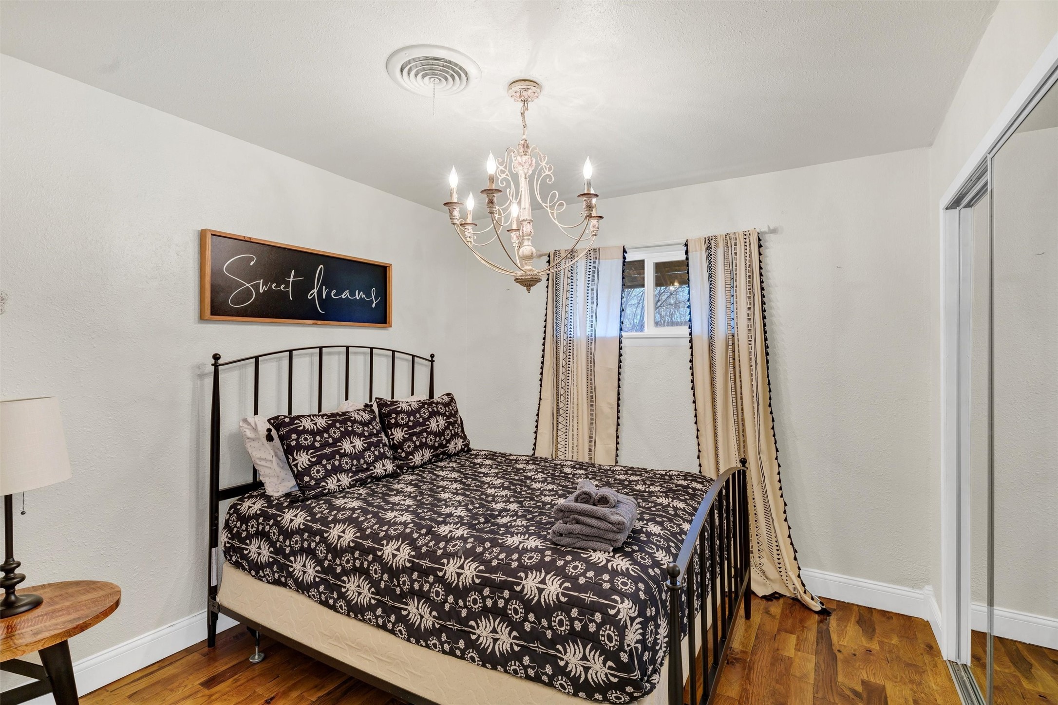 212 N Crockett Street