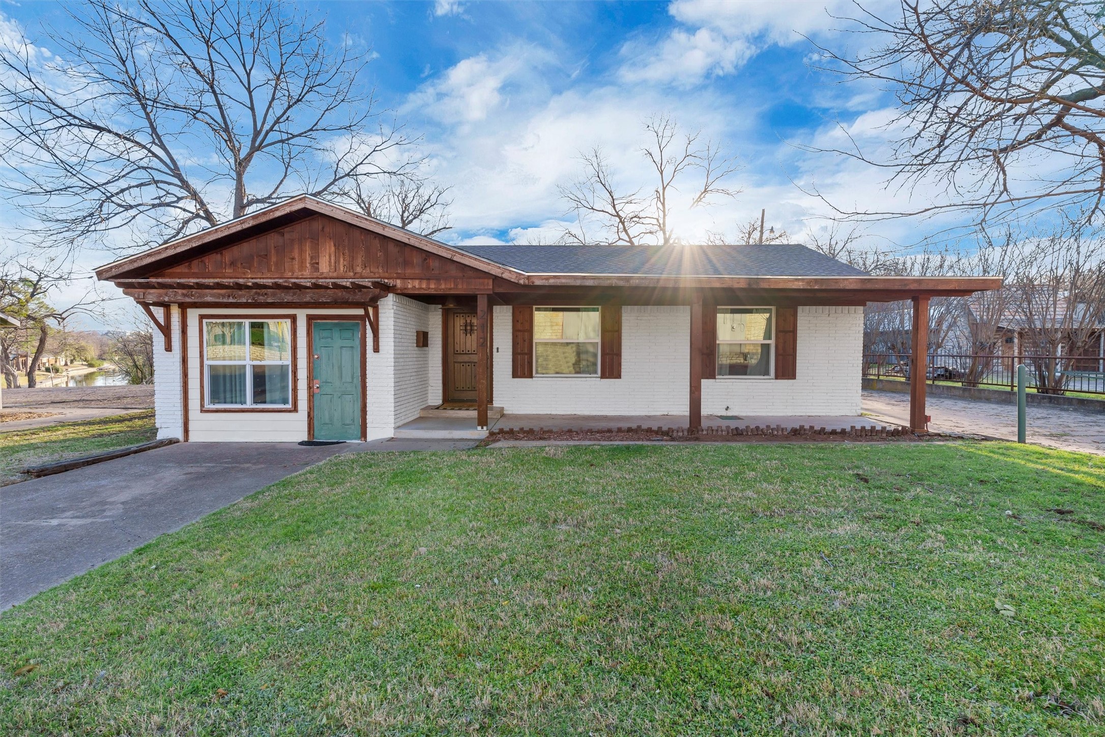 212 N Crockett Street