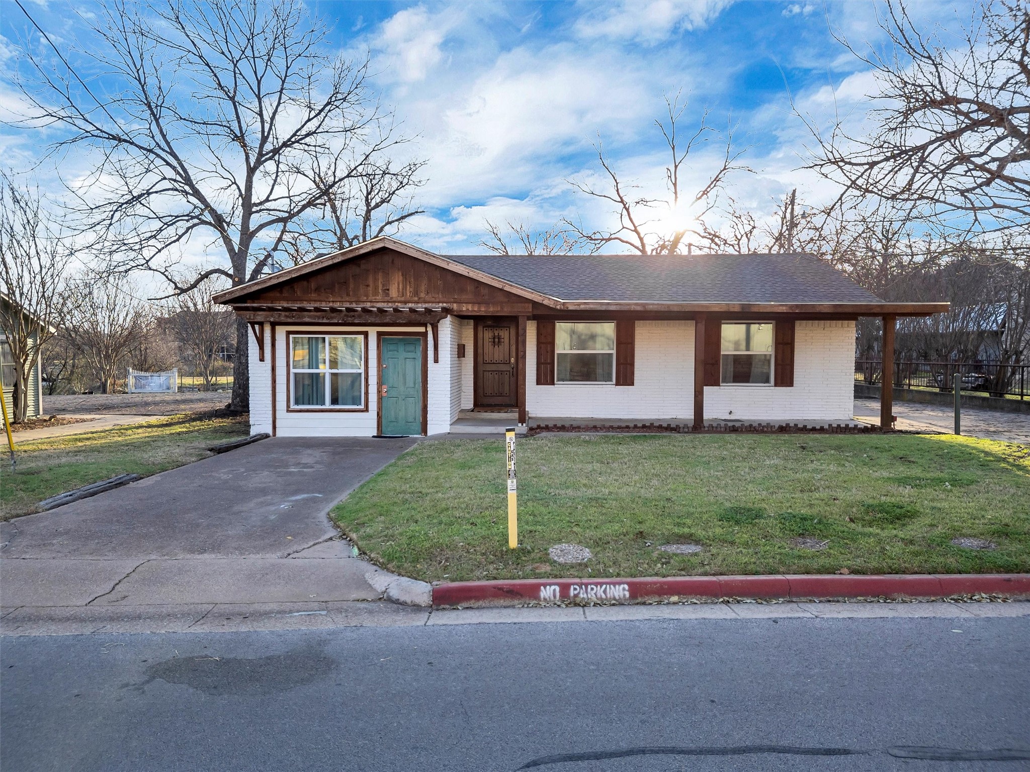 212 N Crockett Street