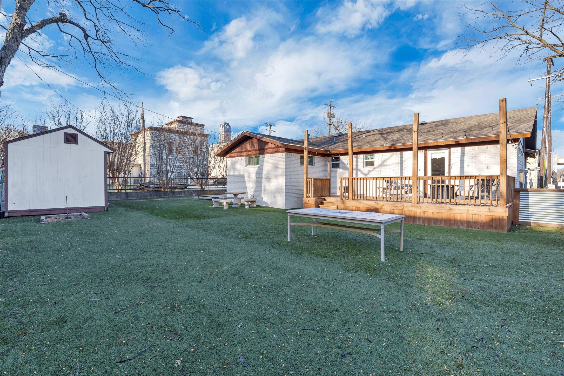 212 N Crockett Street