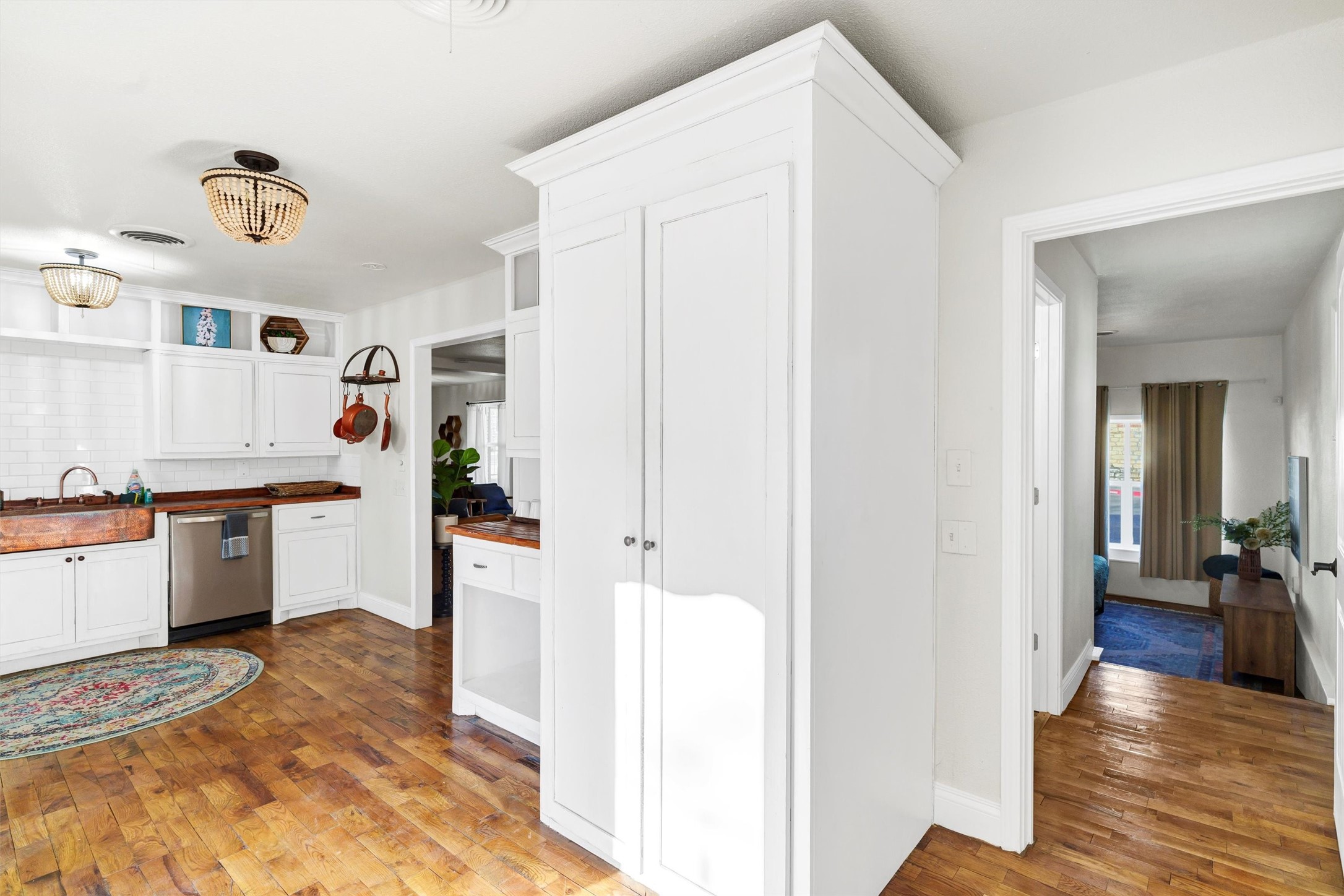 212 N Crockett Street