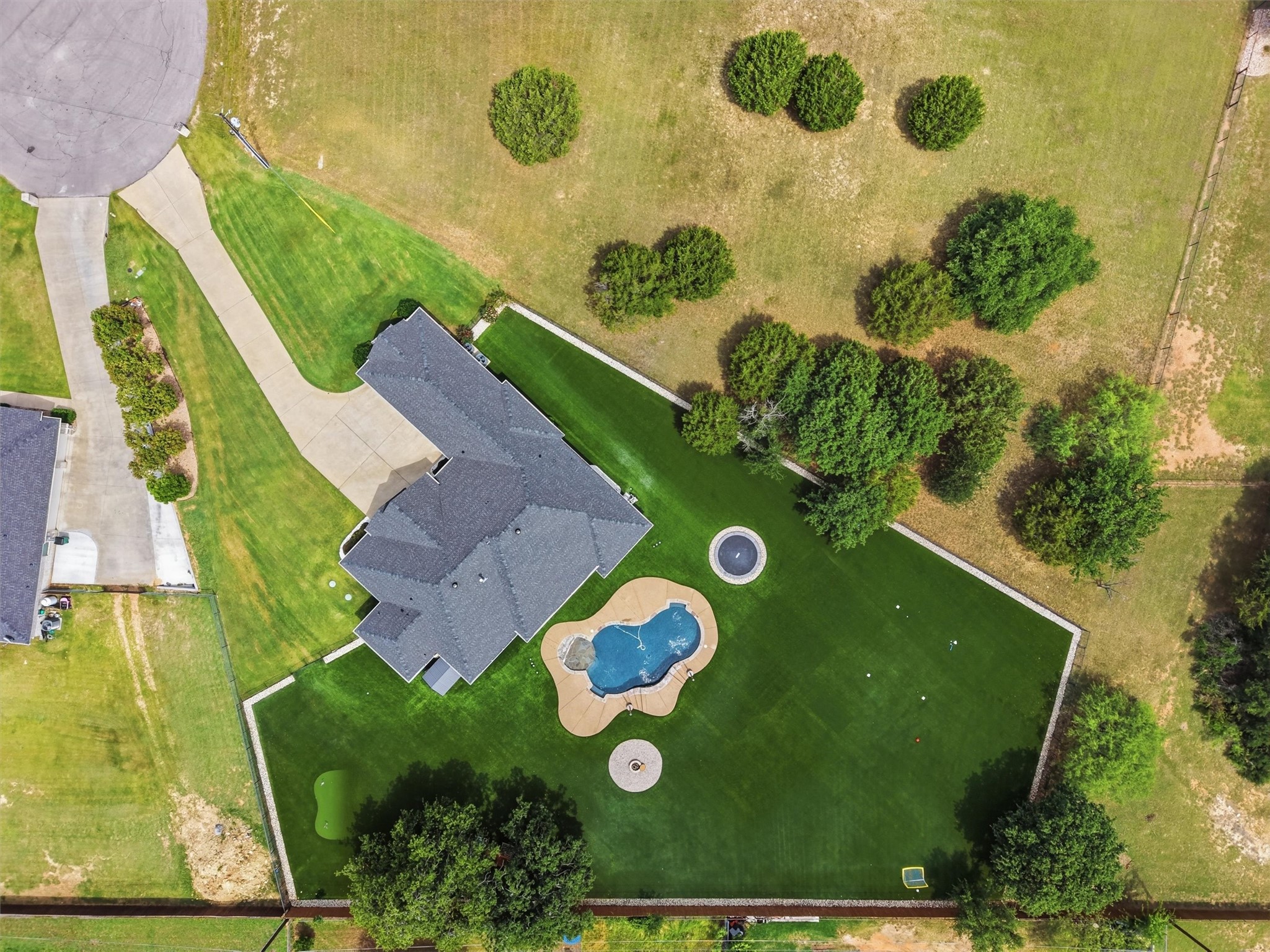 3913 Homestead Court