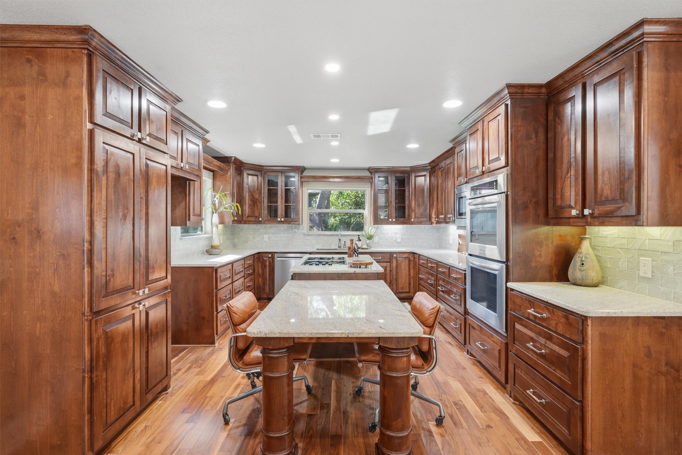 6818 Westover Drive