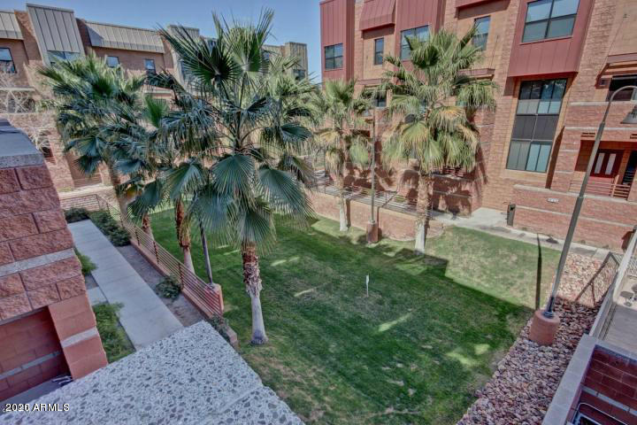 330 S FARMER Avenue, 129