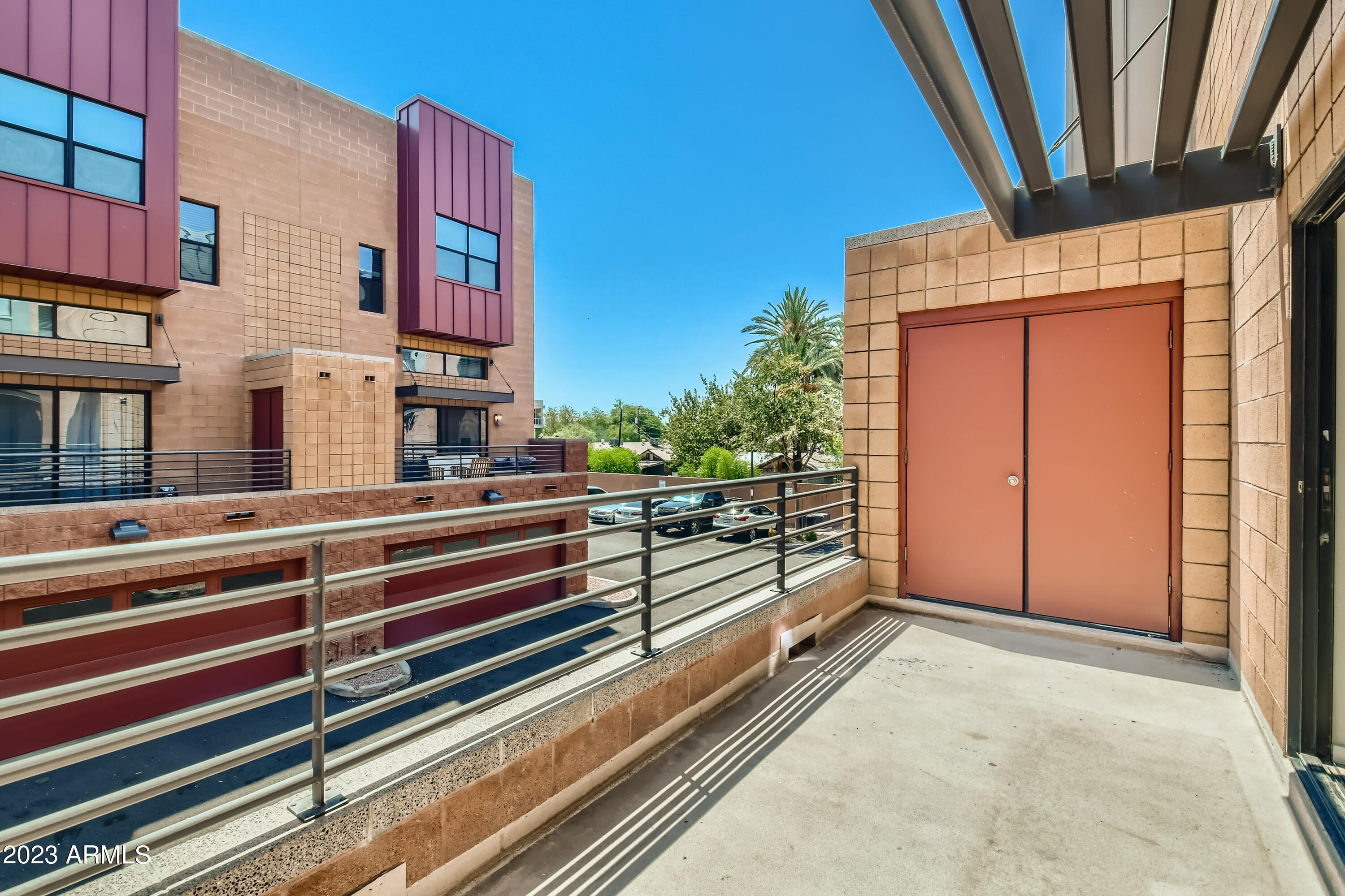 330 S FARMER Avenue, 129