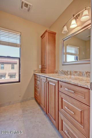 330 S FARMER Avenue, 129