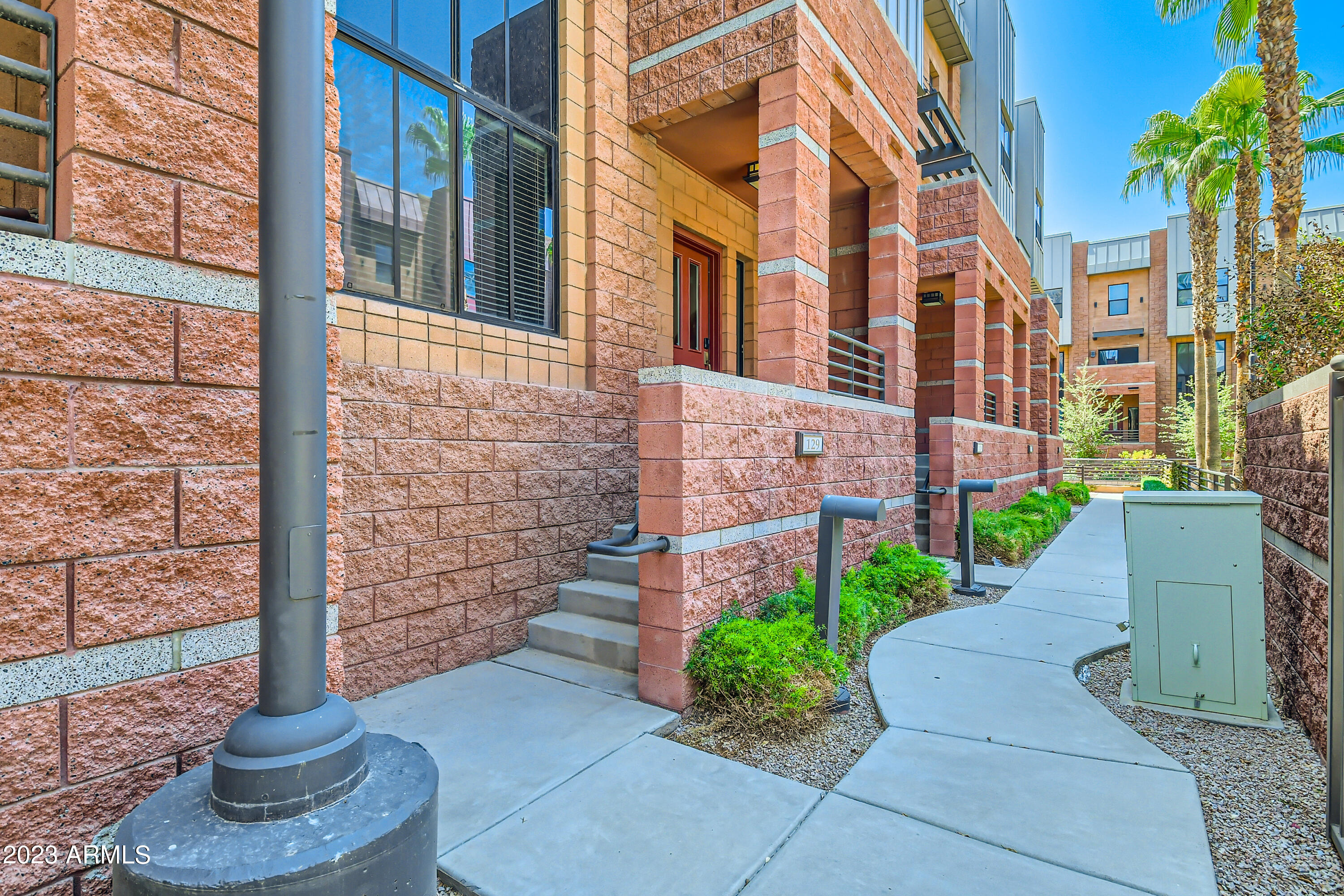 330 S FARMER Avenue, 129