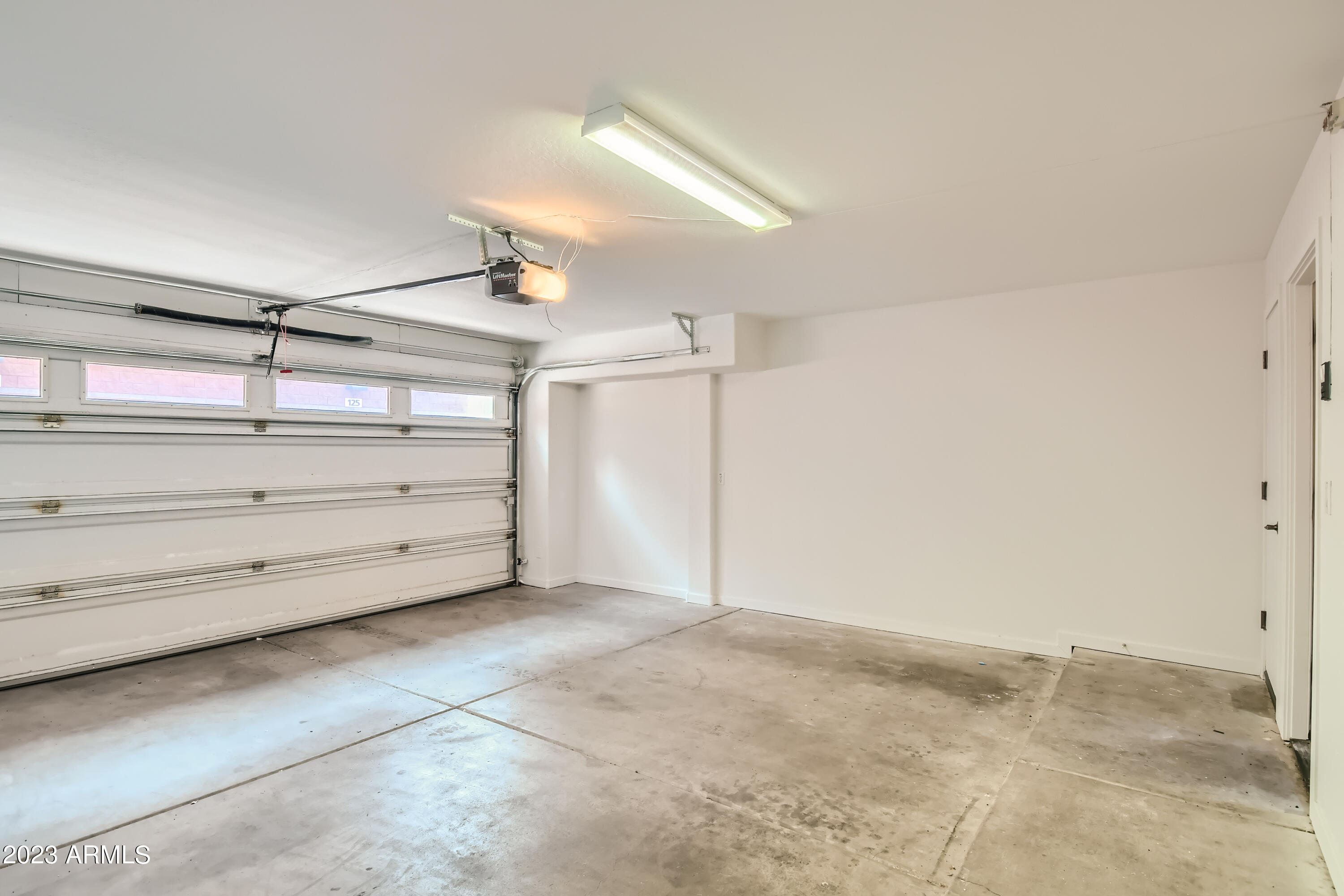 330 S FARMER Avenue, 129