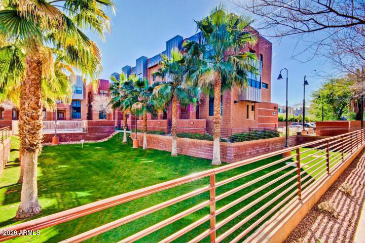 330 S FARMER Avenue, 129