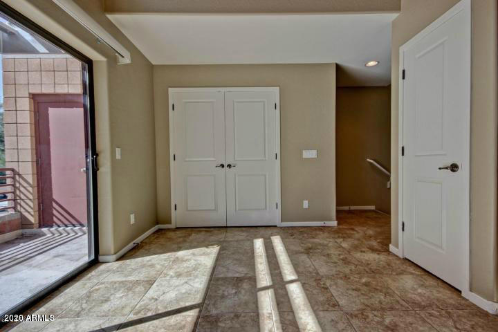 330 S FARMER Avenue, 129