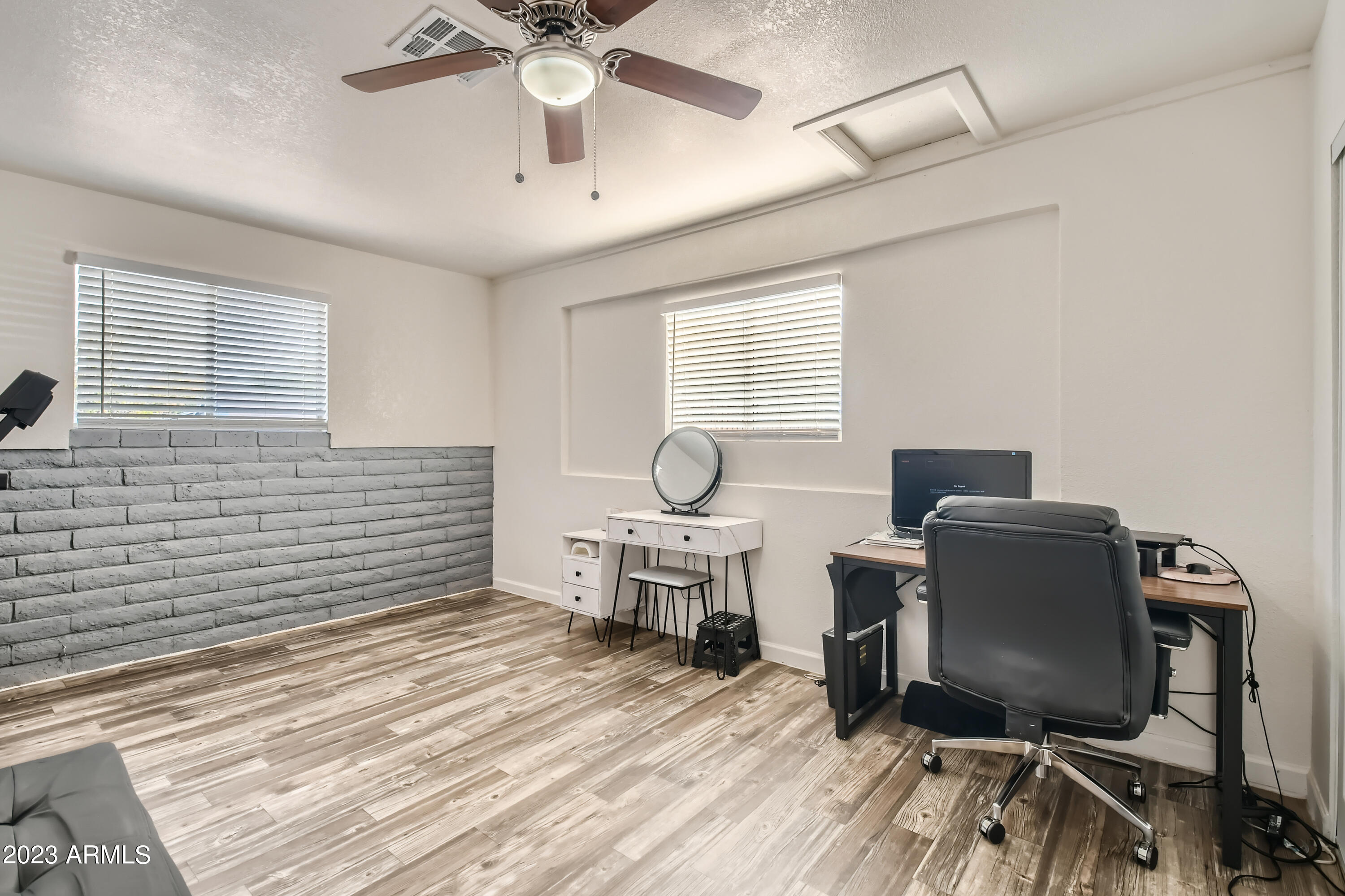 256 N 85TH Place