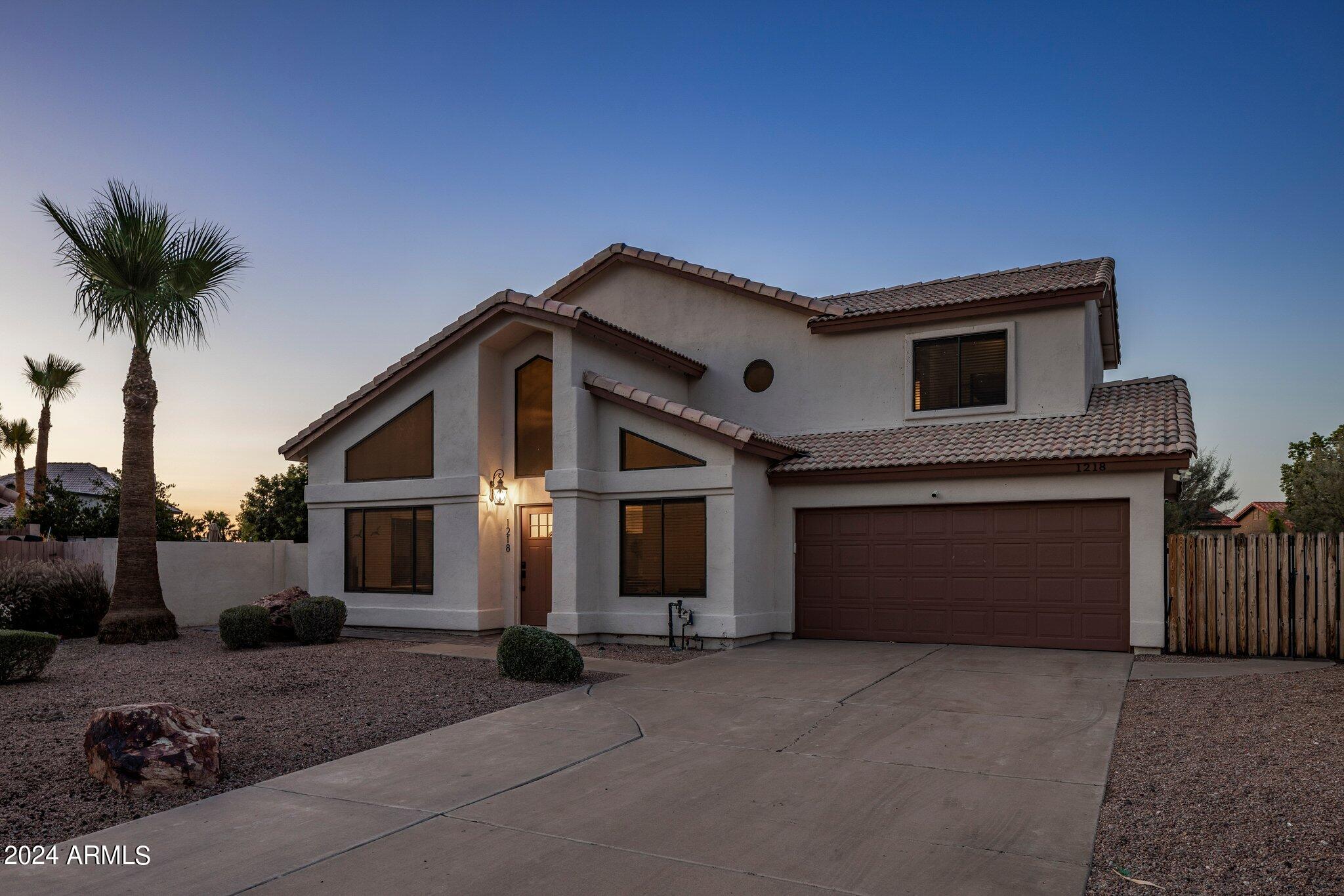 1218 W ROYAL PALMS Court