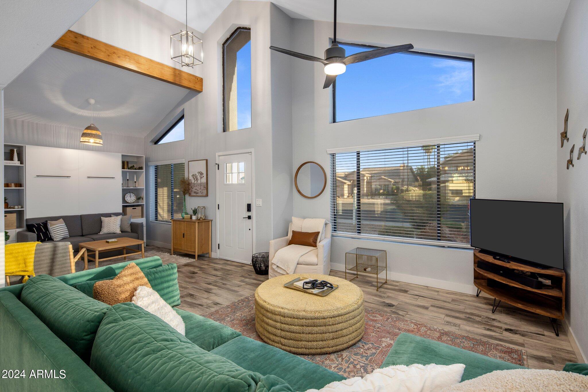 1218 W ROYAL PALMS Court