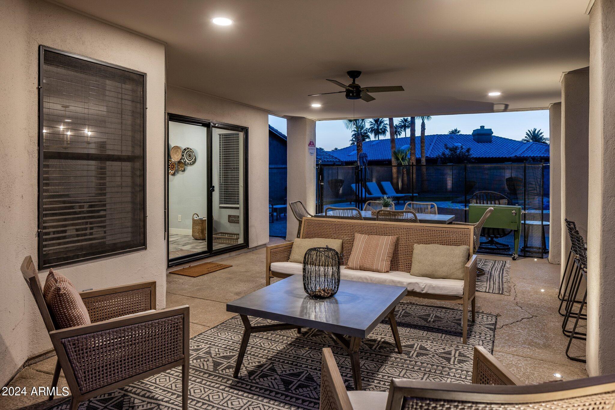 1218 W ROYAL PALMS Court