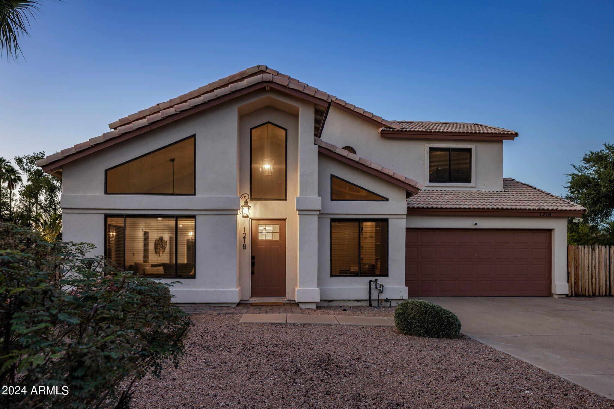1218 W ROYAL PALMS Court