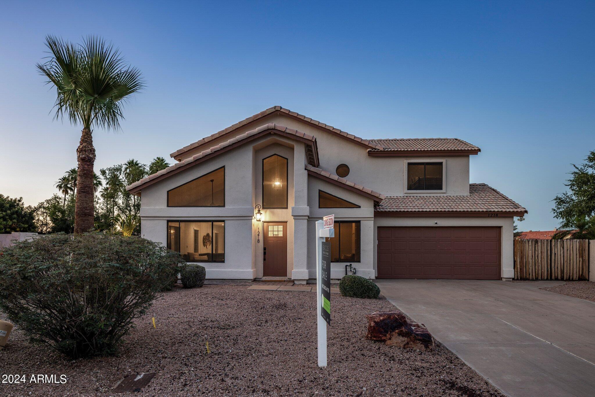 1218 W ROYAL PALMS Court