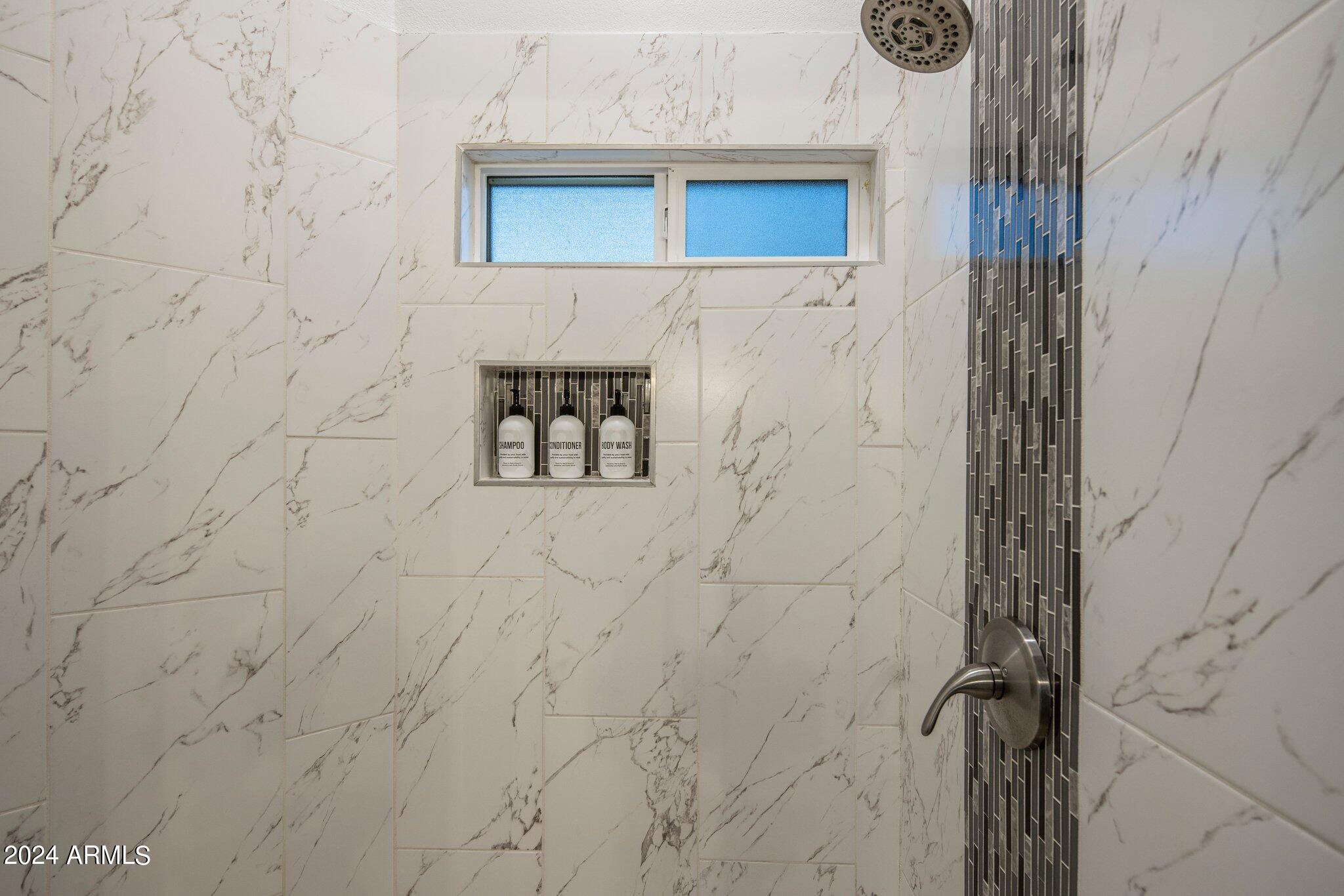 1218 W ROYAL PALMS Court