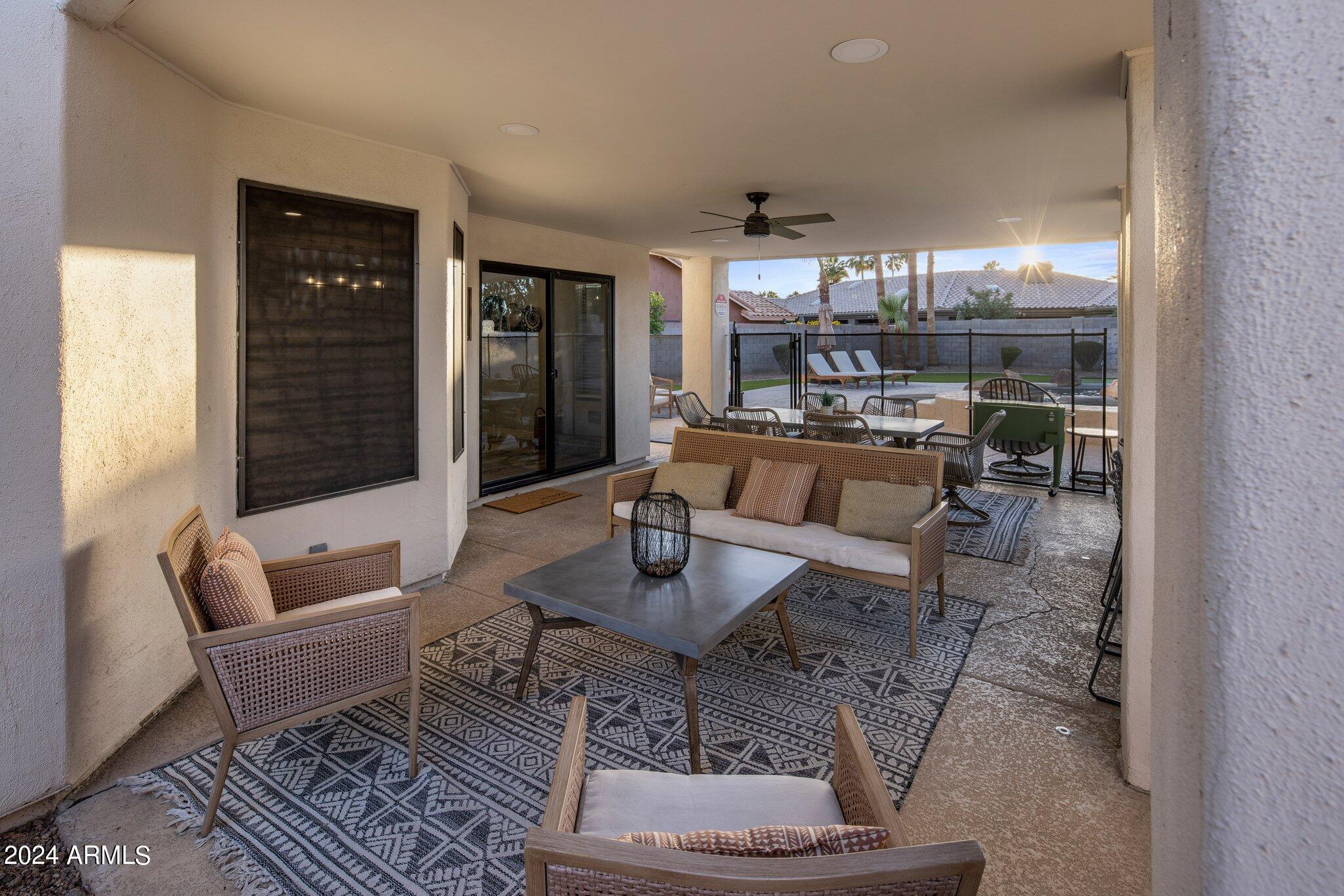 1218 W ROYAL PALMS Court