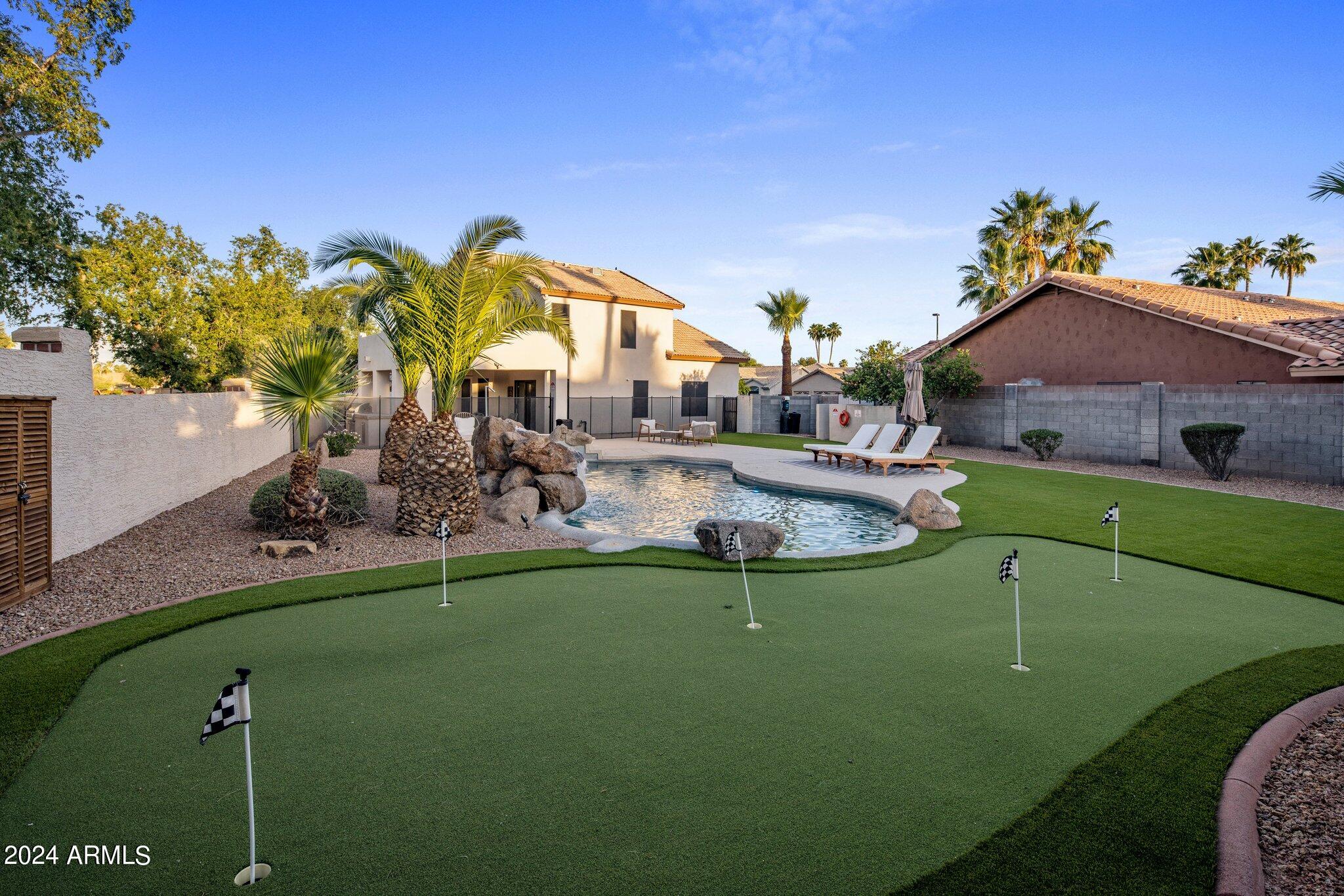 1218 W ROYAL PALMS Court
