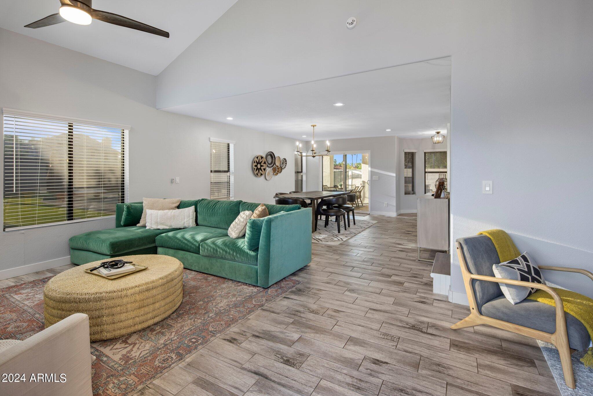 1218 W ROYAL PALMS Court