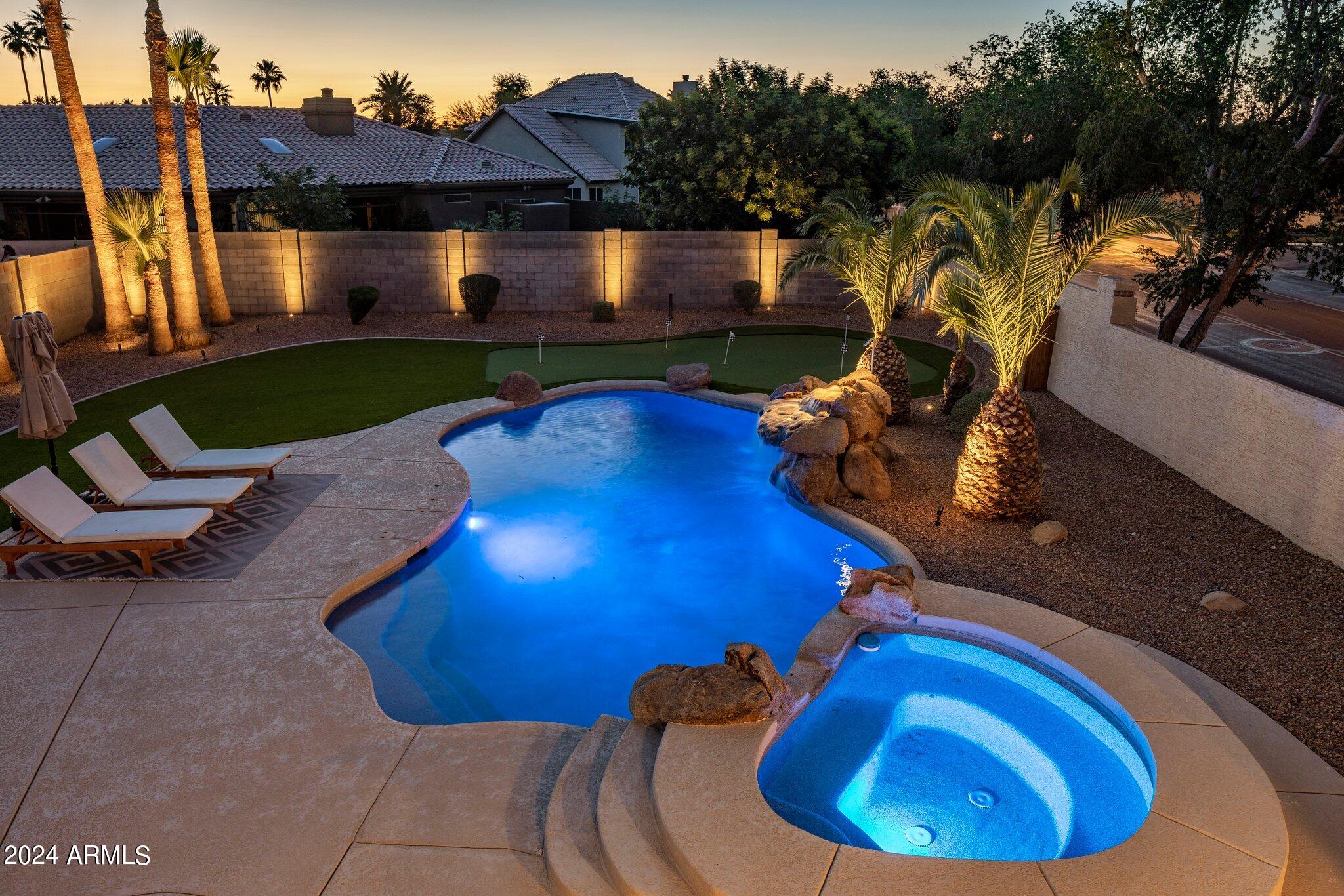 1218 W ROYAL PALMS Court