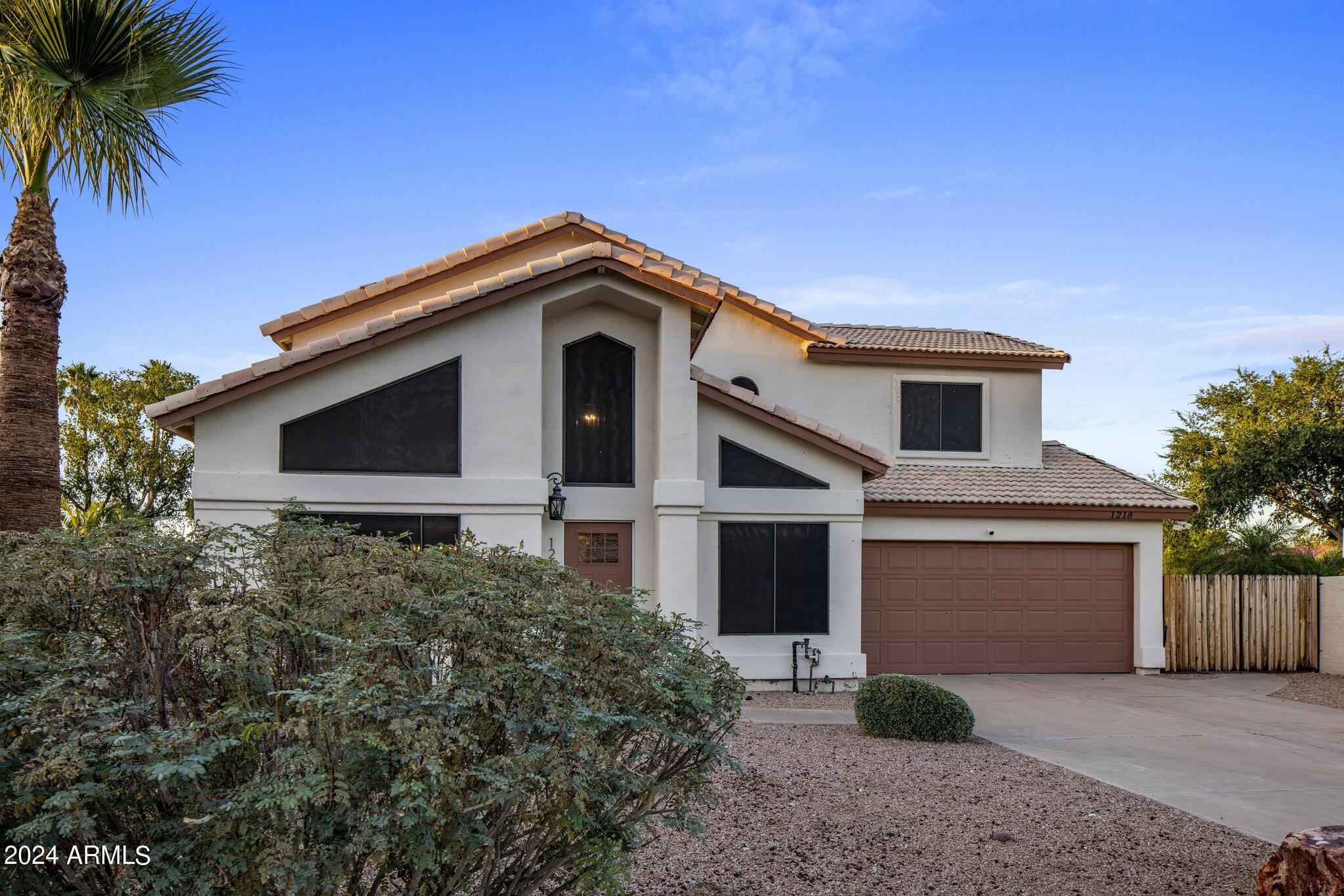 1218 W ROYAL PALMS Court