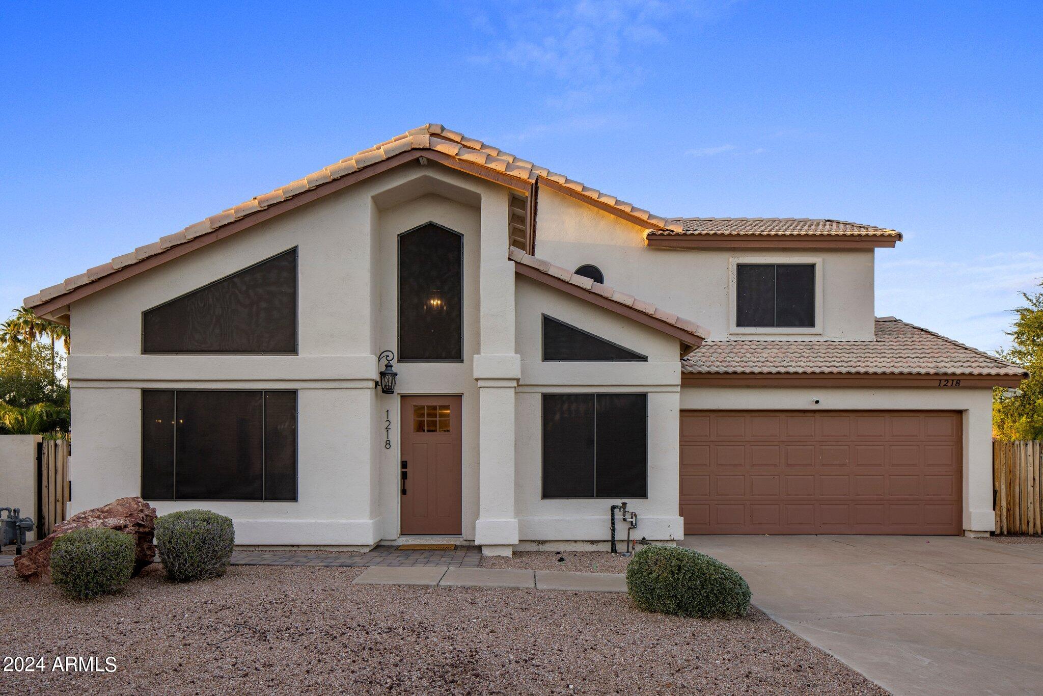 1218 W ROYAL PALMS Court