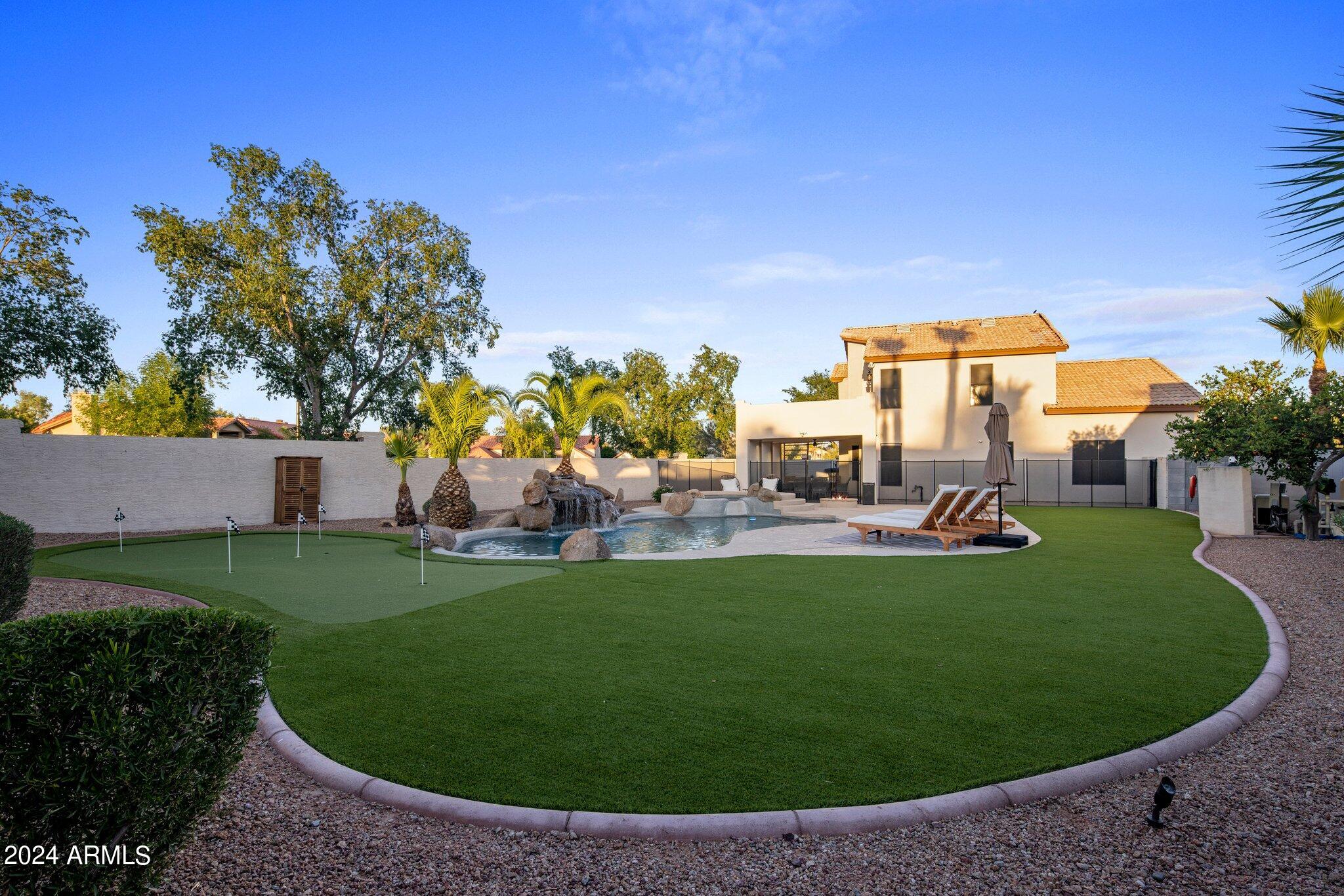 1218 W ROYAL PALMS Court