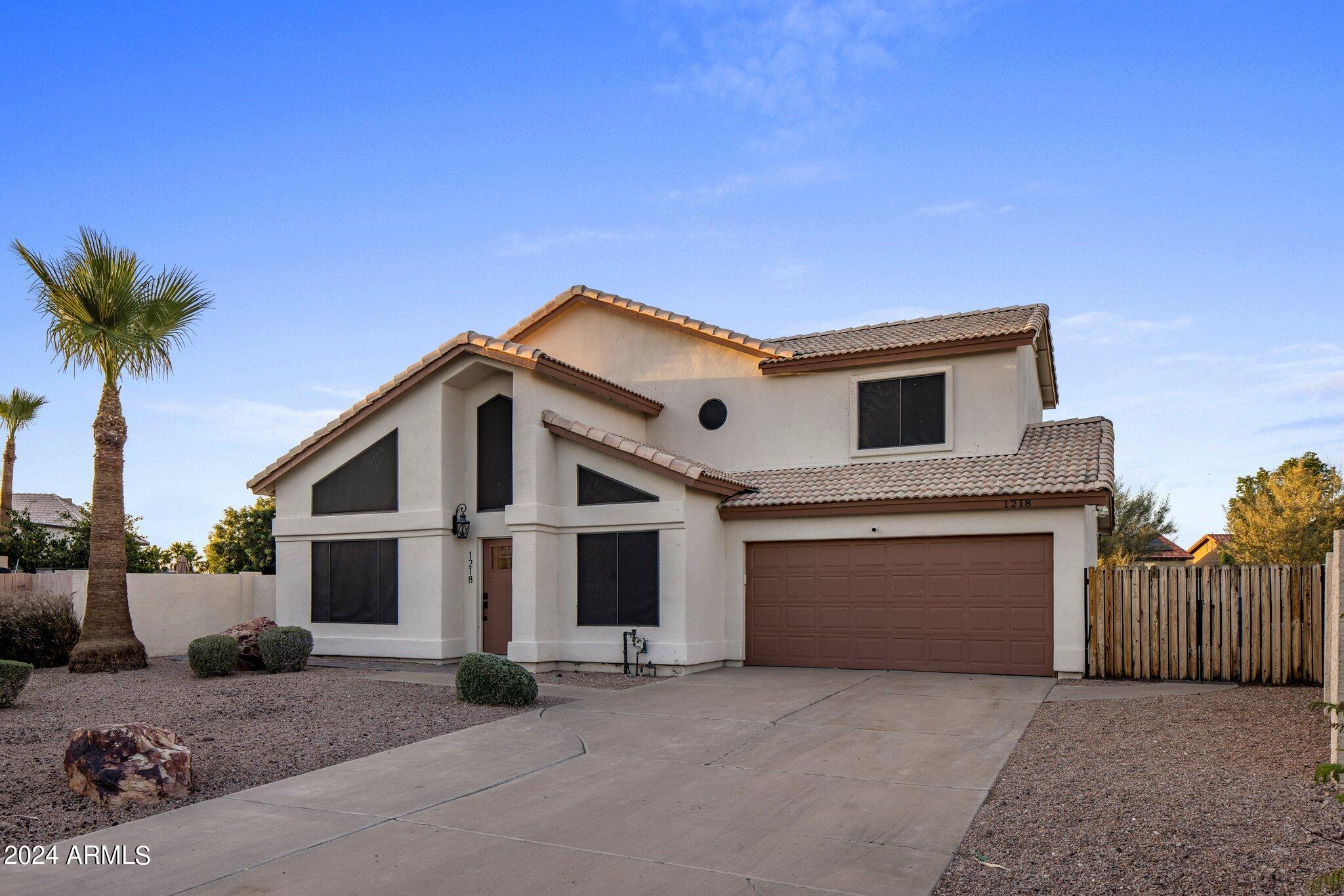 1218 W ROYAL PALMS Court