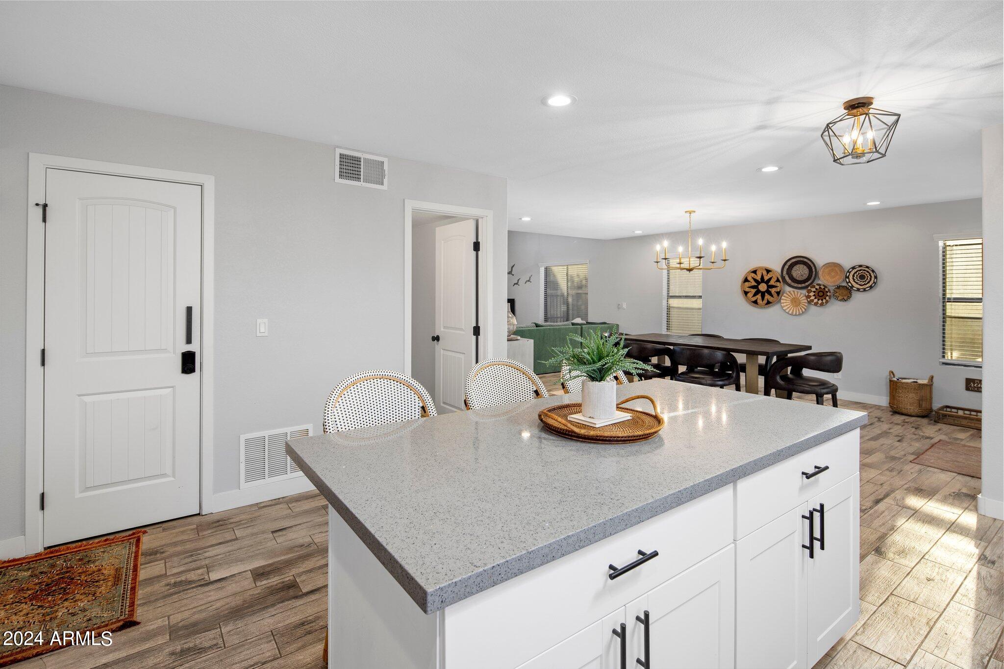 1218 W ROYAL PALMS Court