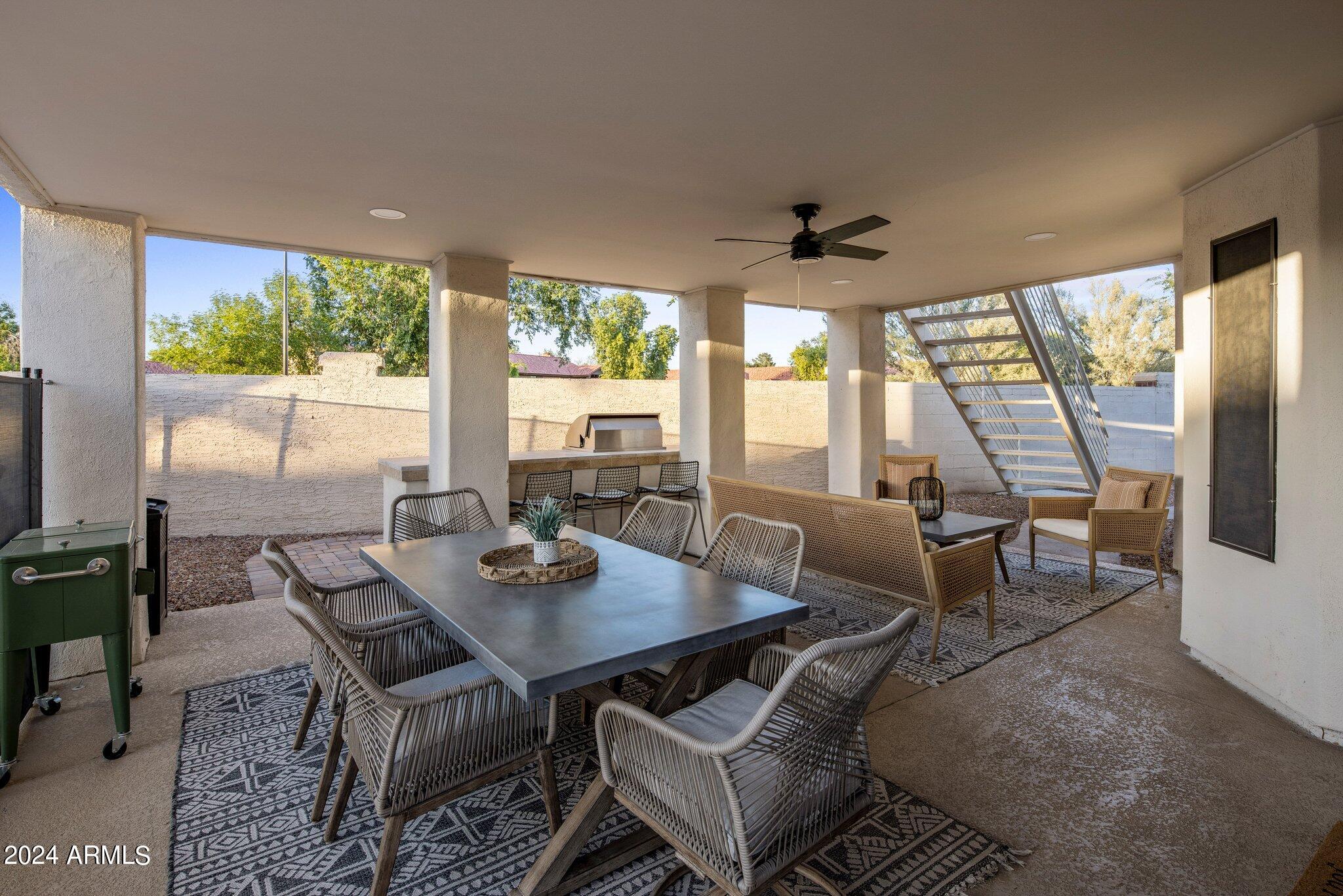 1218 W ROYAL PALMS Court