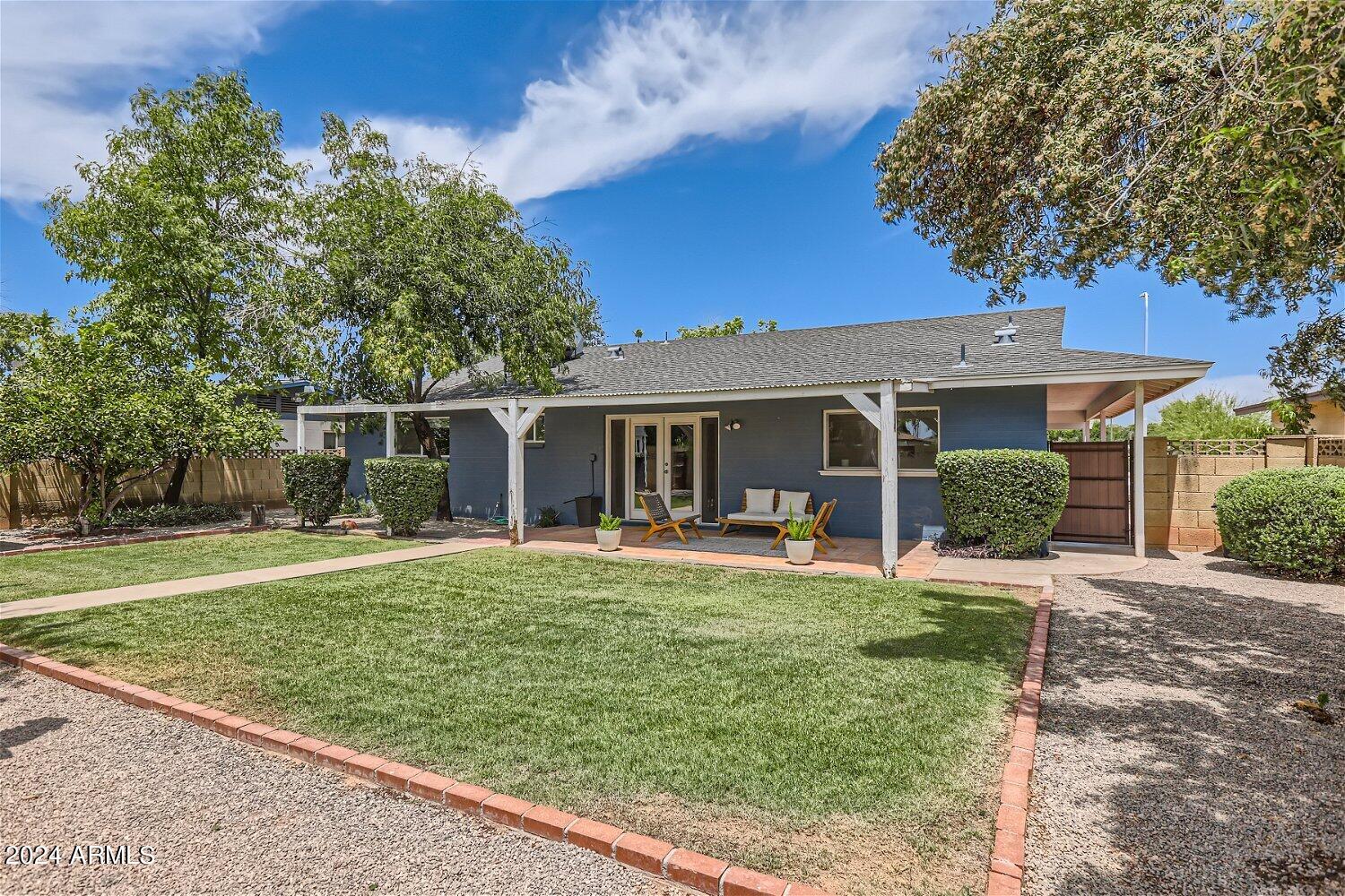 1965 E MEADOW Drive