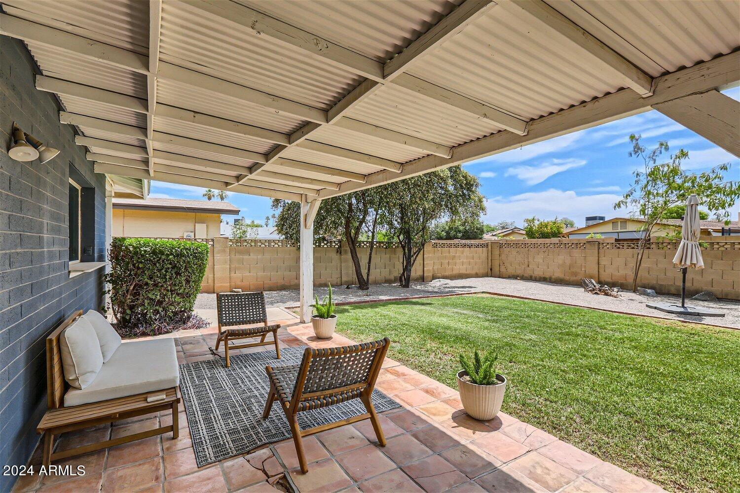 1965 E MEADOW Drive