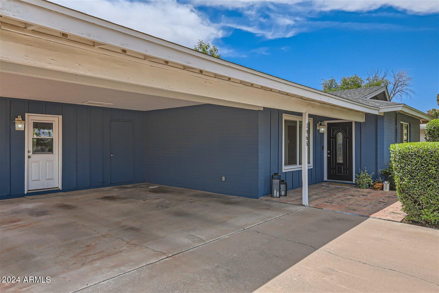 1965 E MEADOW Drive