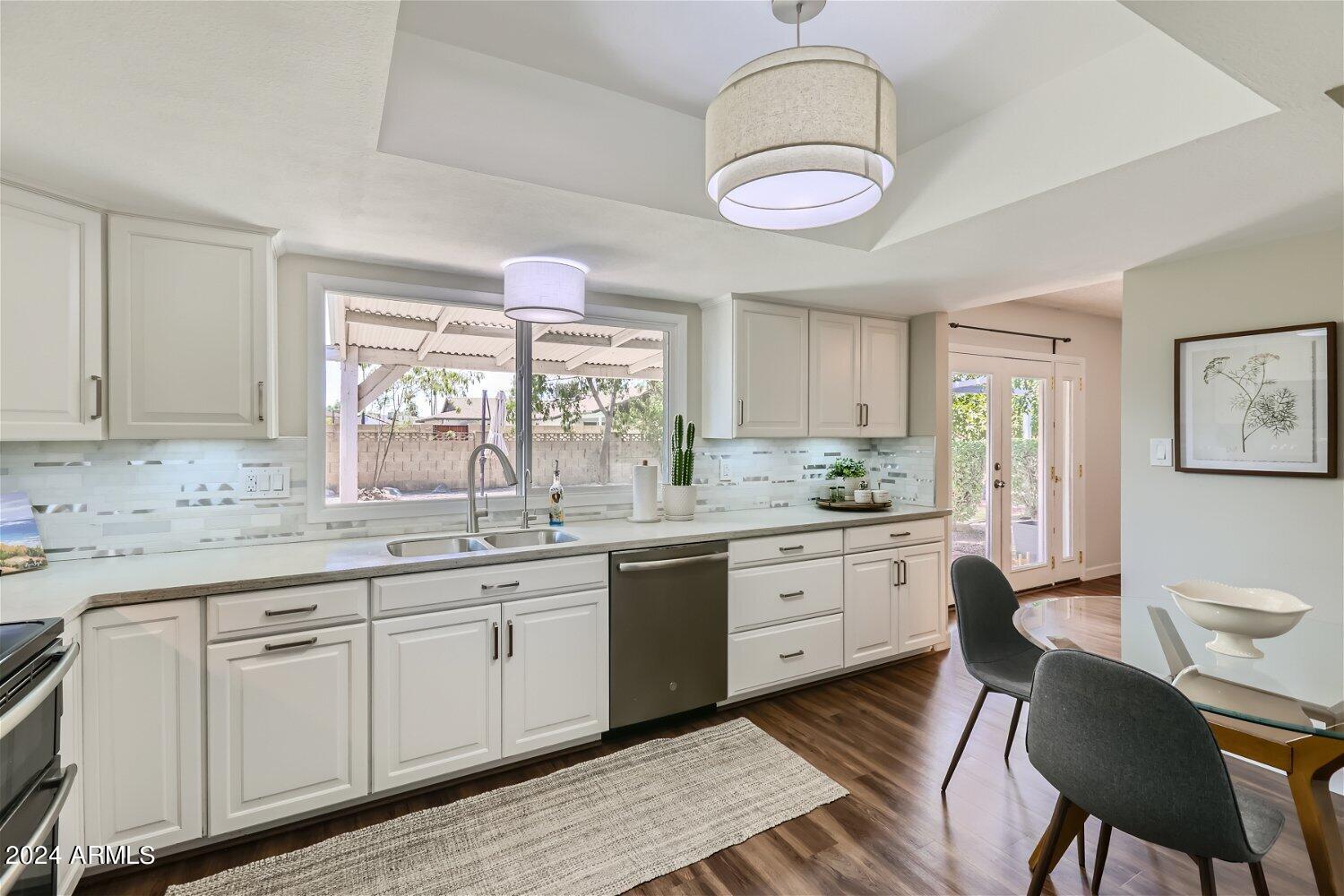 1965 E MEADOW Drive