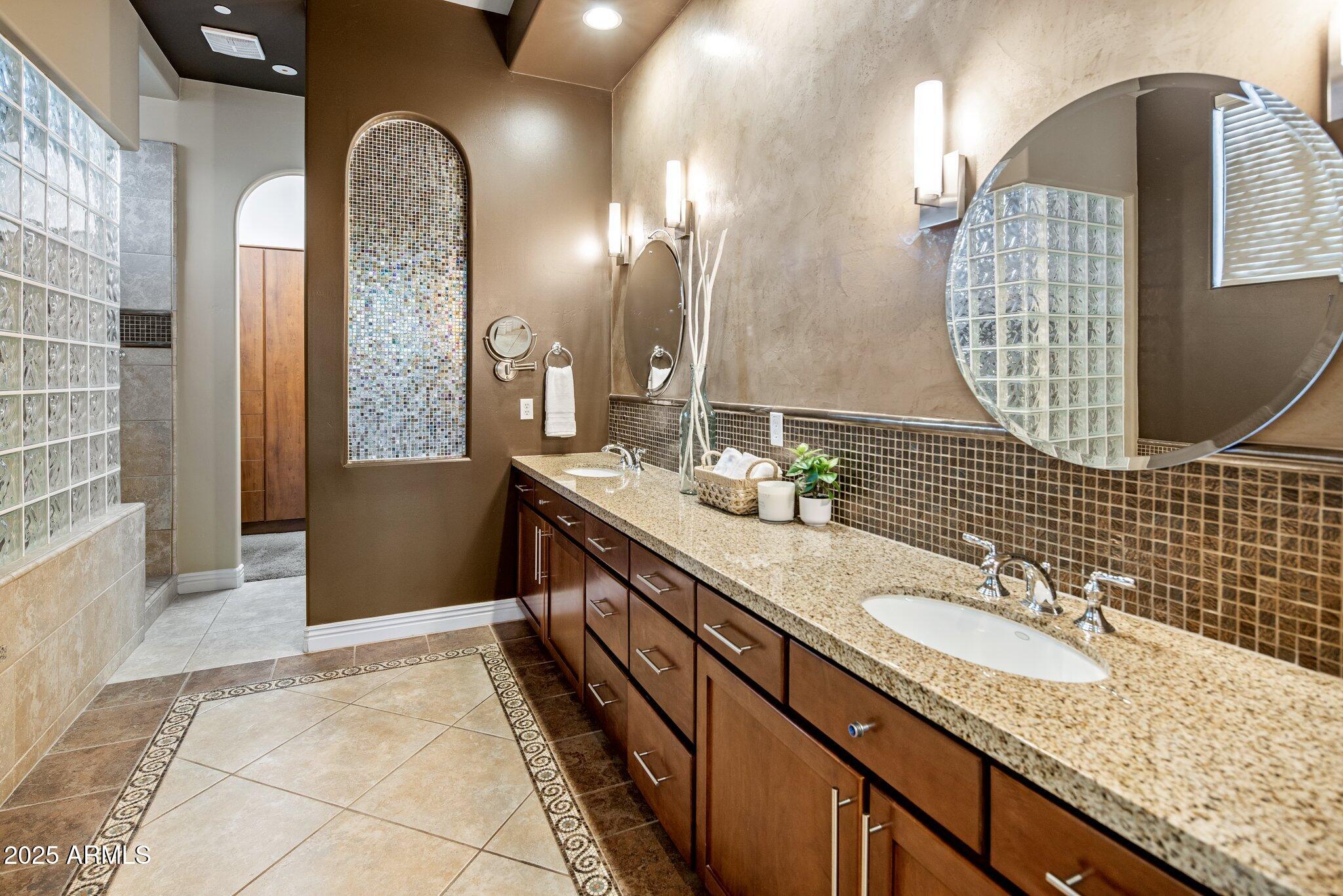 9887 E EDGESTONE Drive