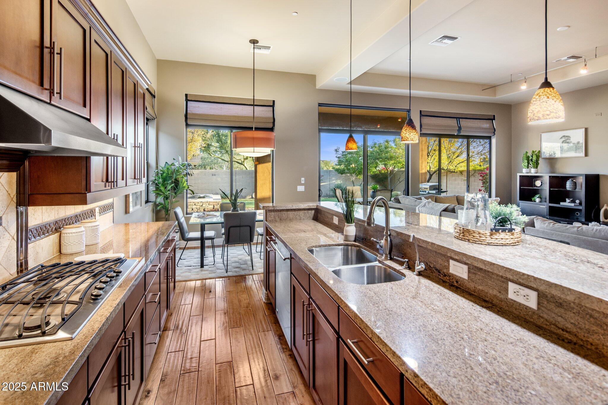 9887 E EDGESTONE Drive