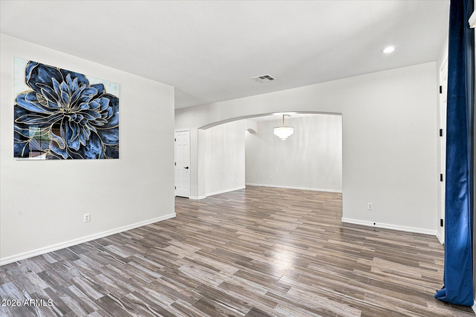 3108 E RIDGEWOOD Lane