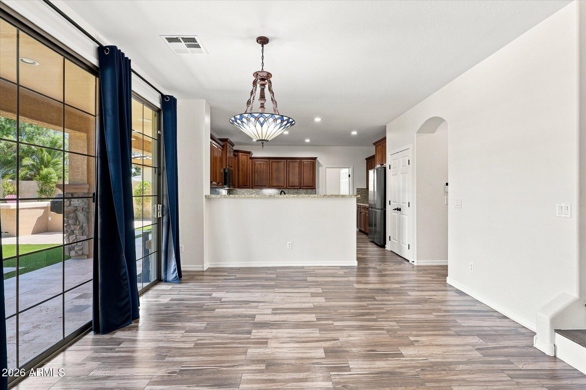 3108 E RIDGEWOOD Lane