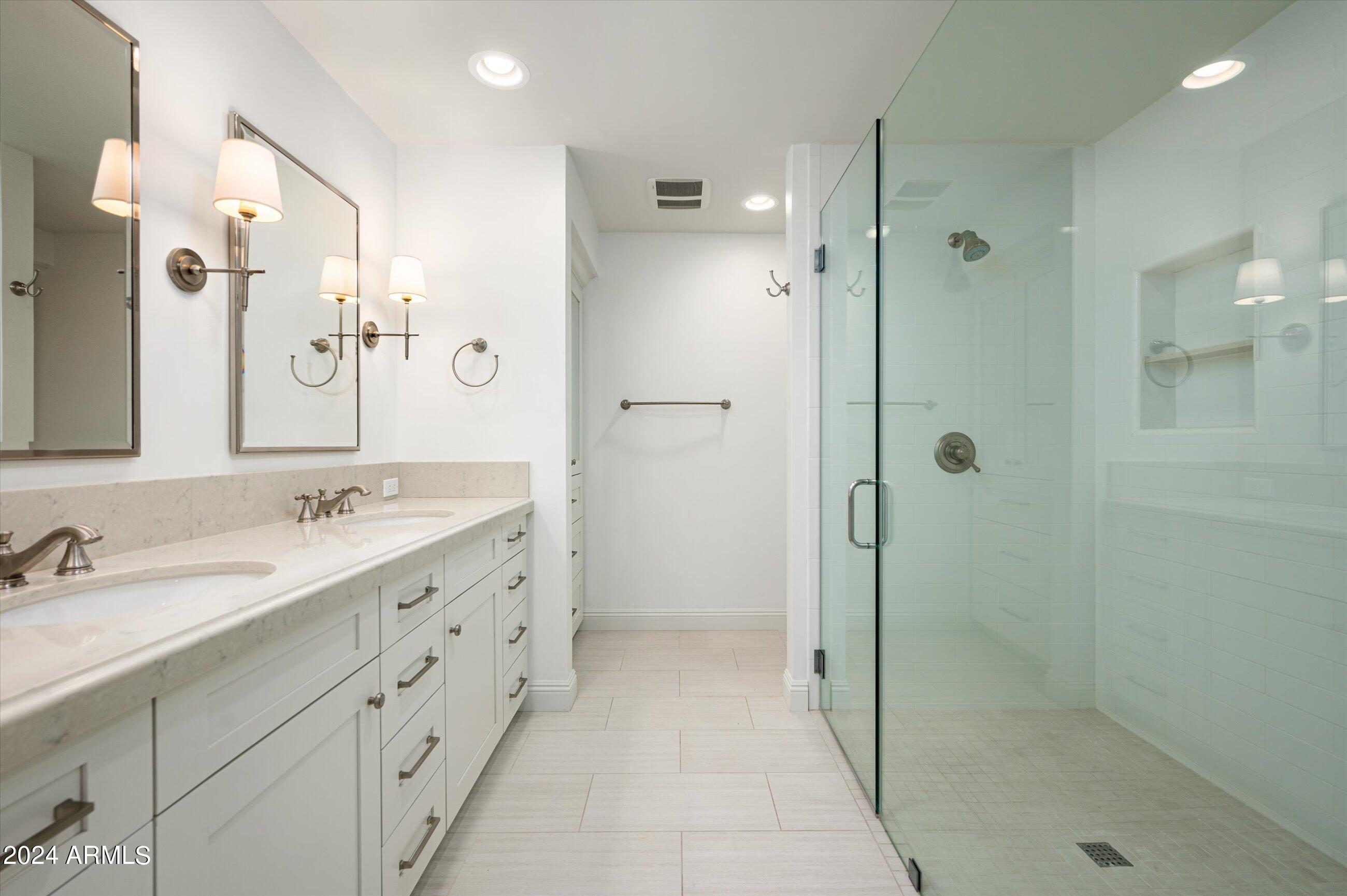 2626 E ARIZONA BILTMORE Circle, 17