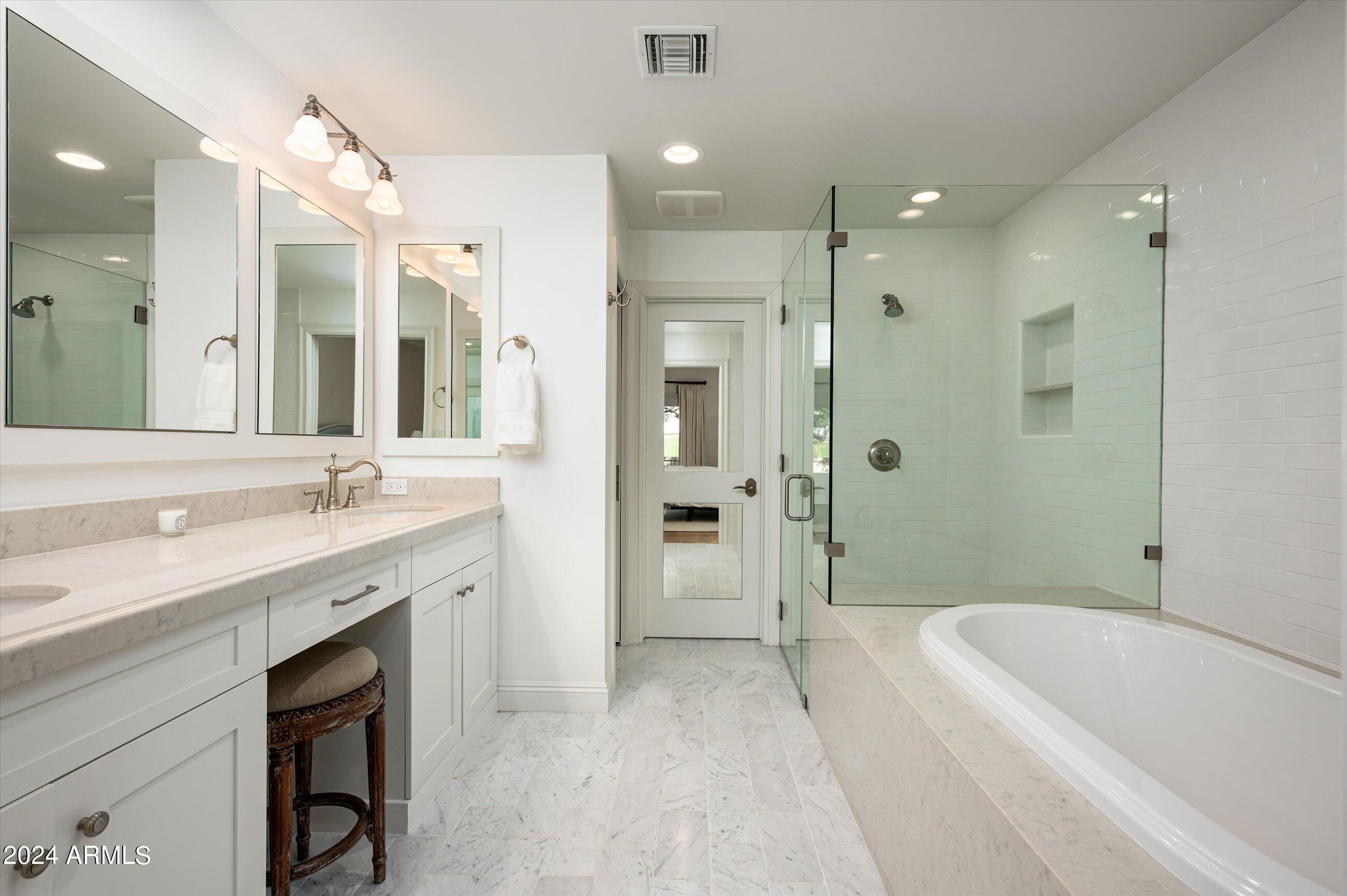 2626 E ARIZONA BILTMORE Circle, 17