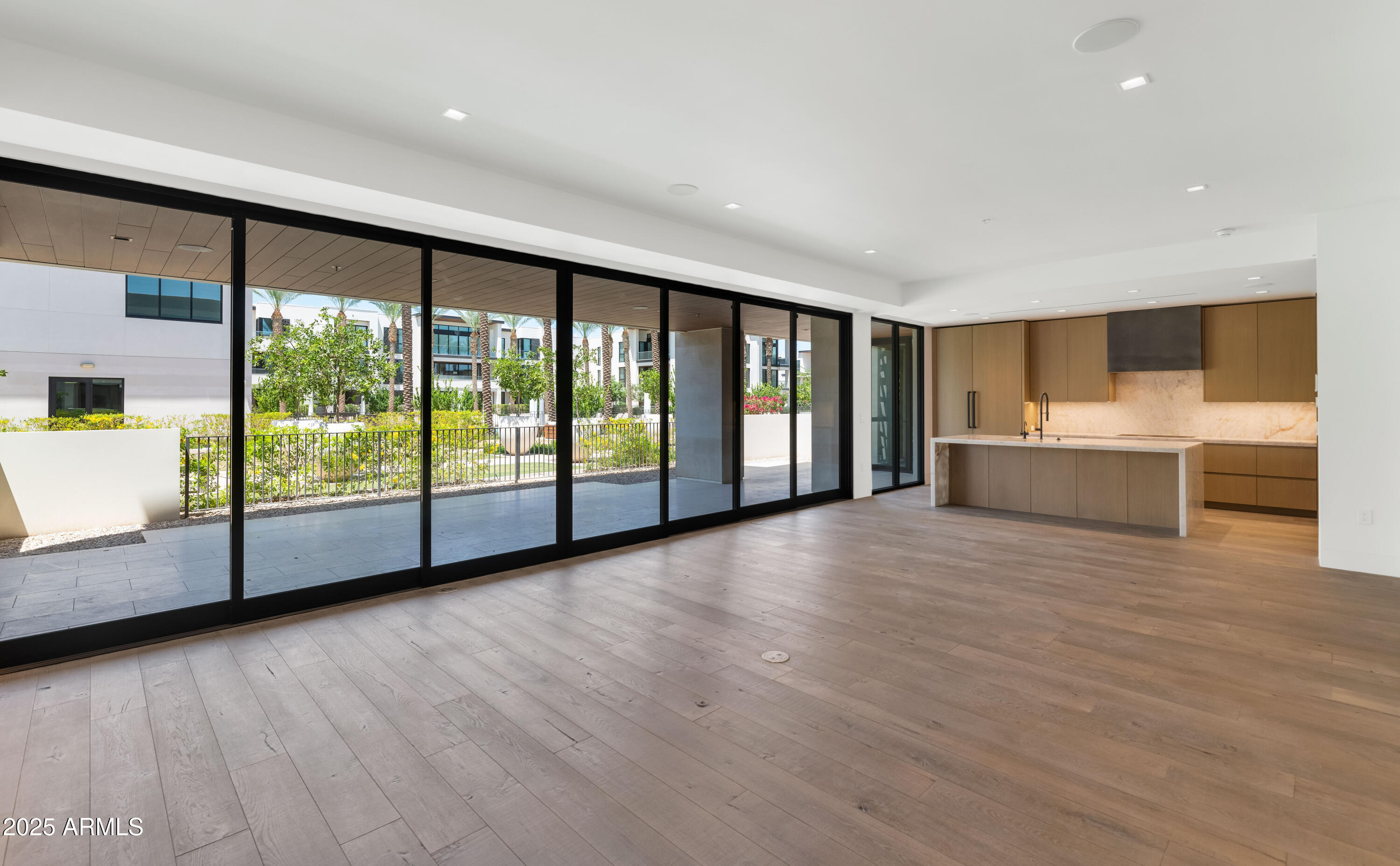 6587 N PALMERAIE Boulevard, 1051