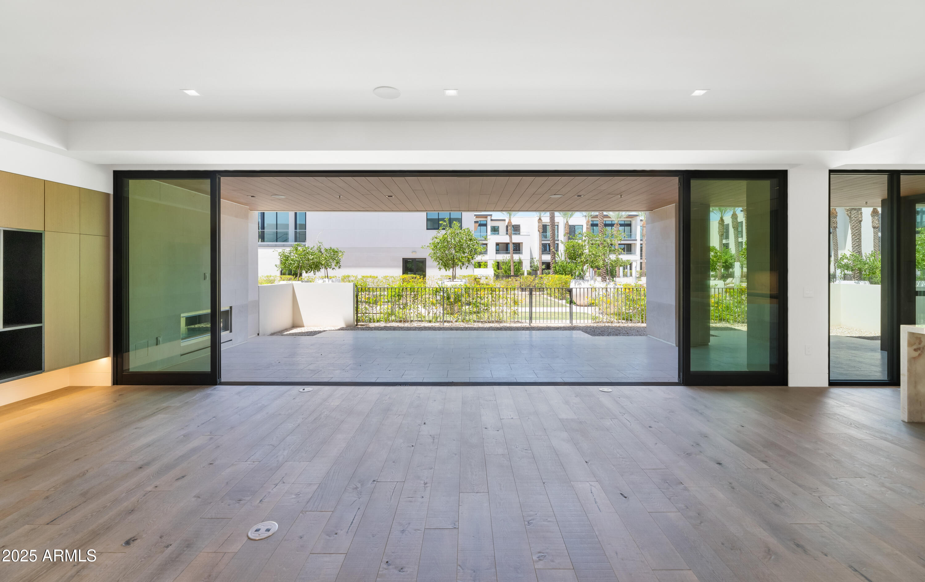6587 N PALMERAIE Boulevard, 1051