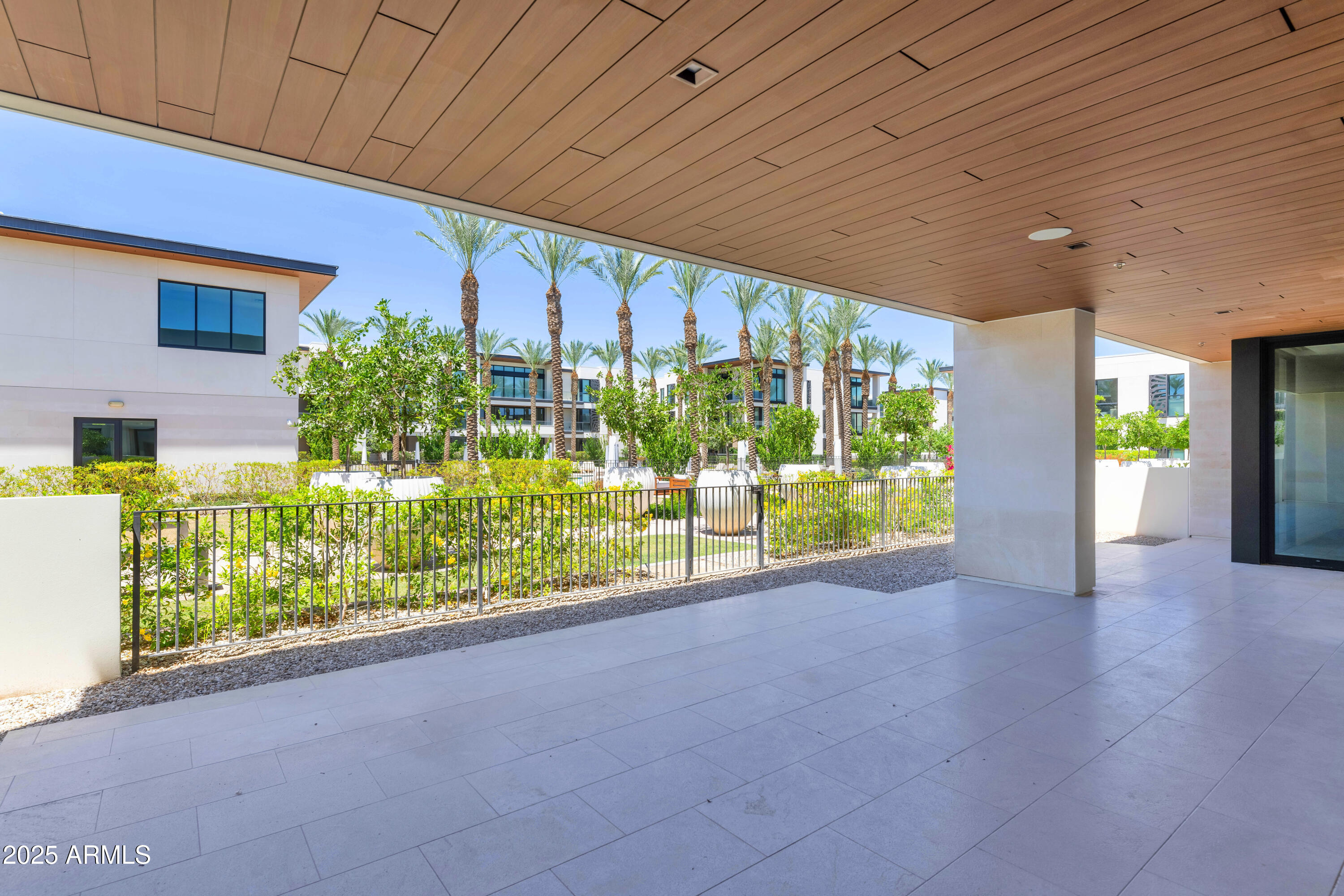 6587 N PALMERAIE Boulevard, 1051
