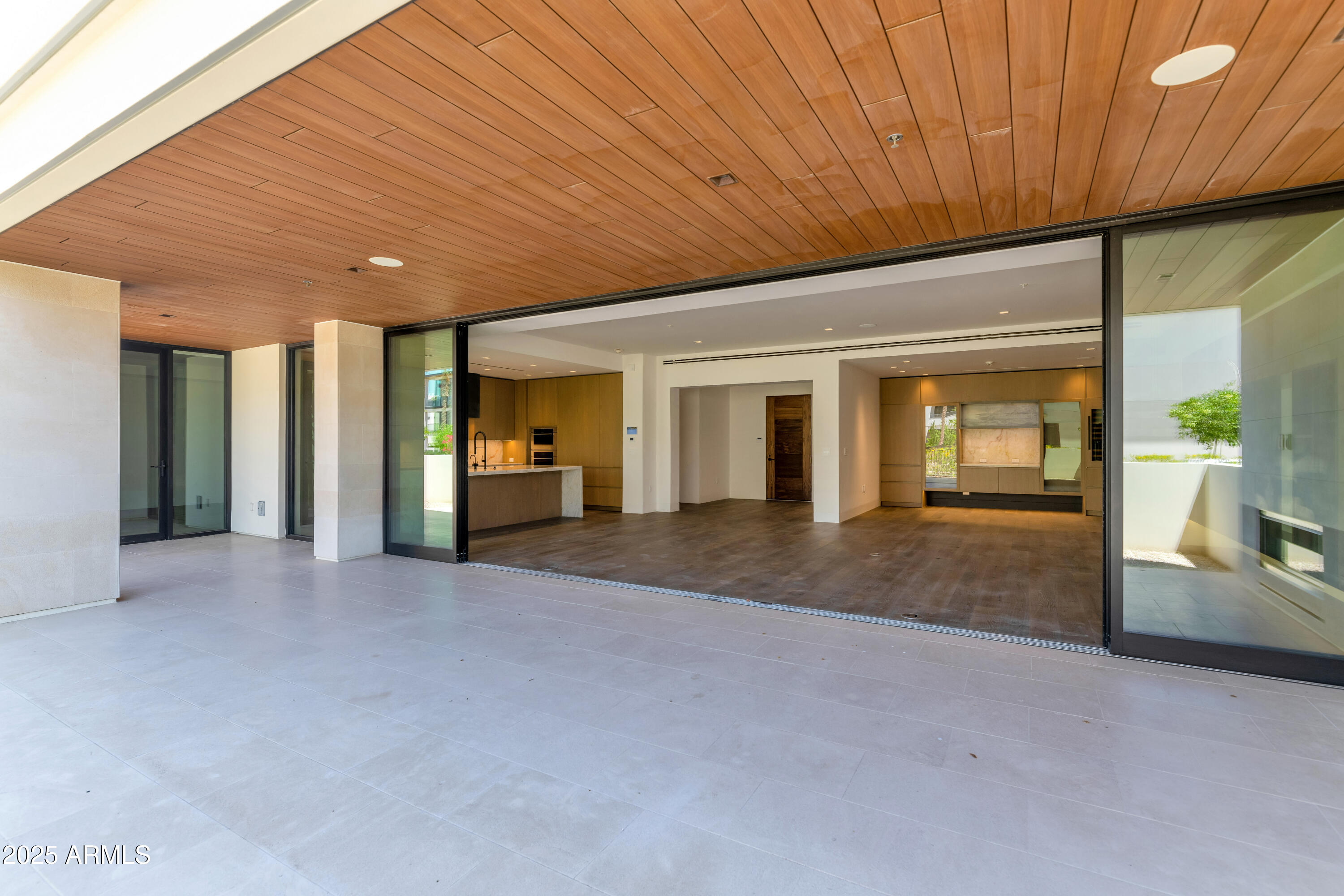 6587 N PALMERAIE Boulevard, 1051