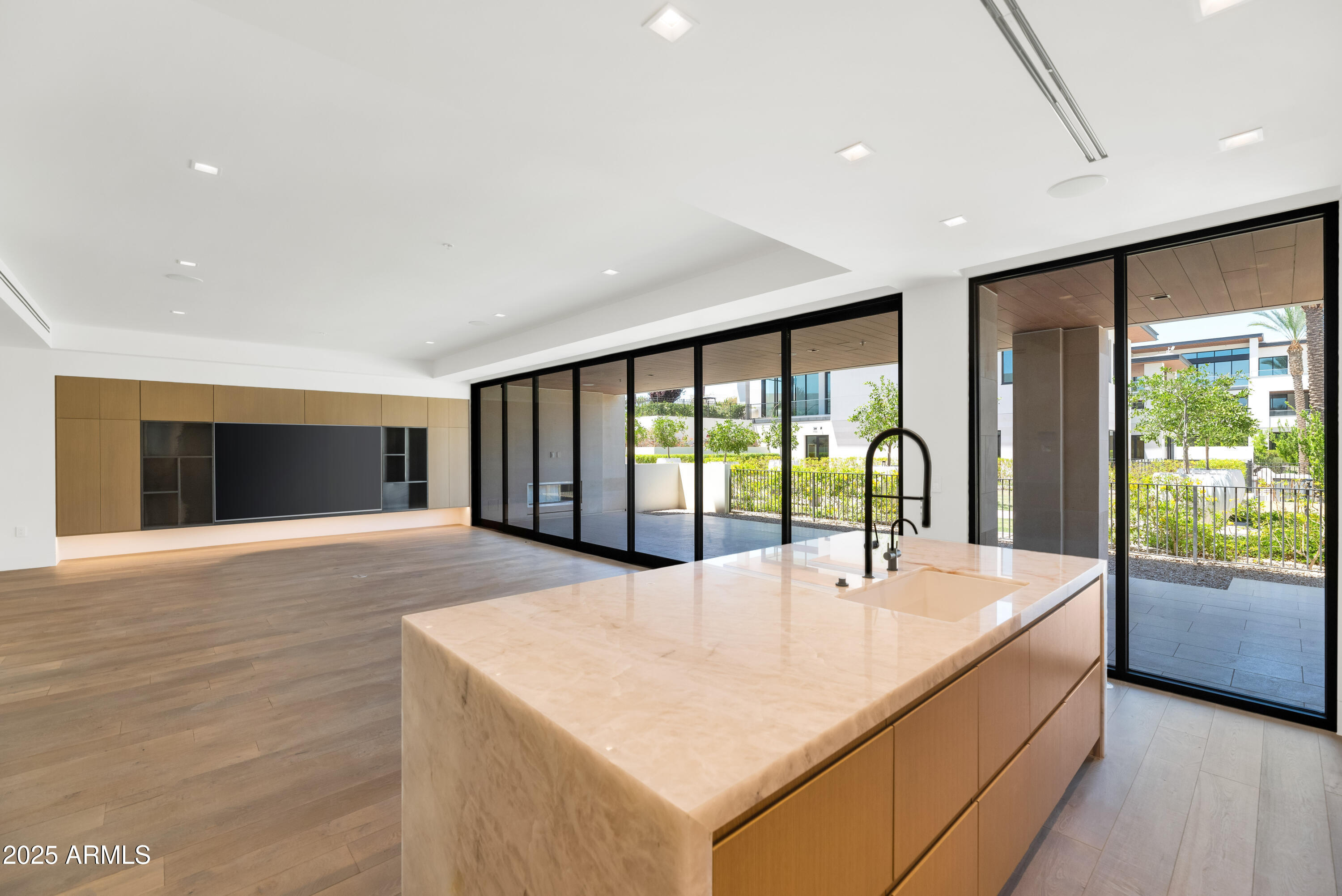 6587 N PALMERAIE Boulevard, 1051